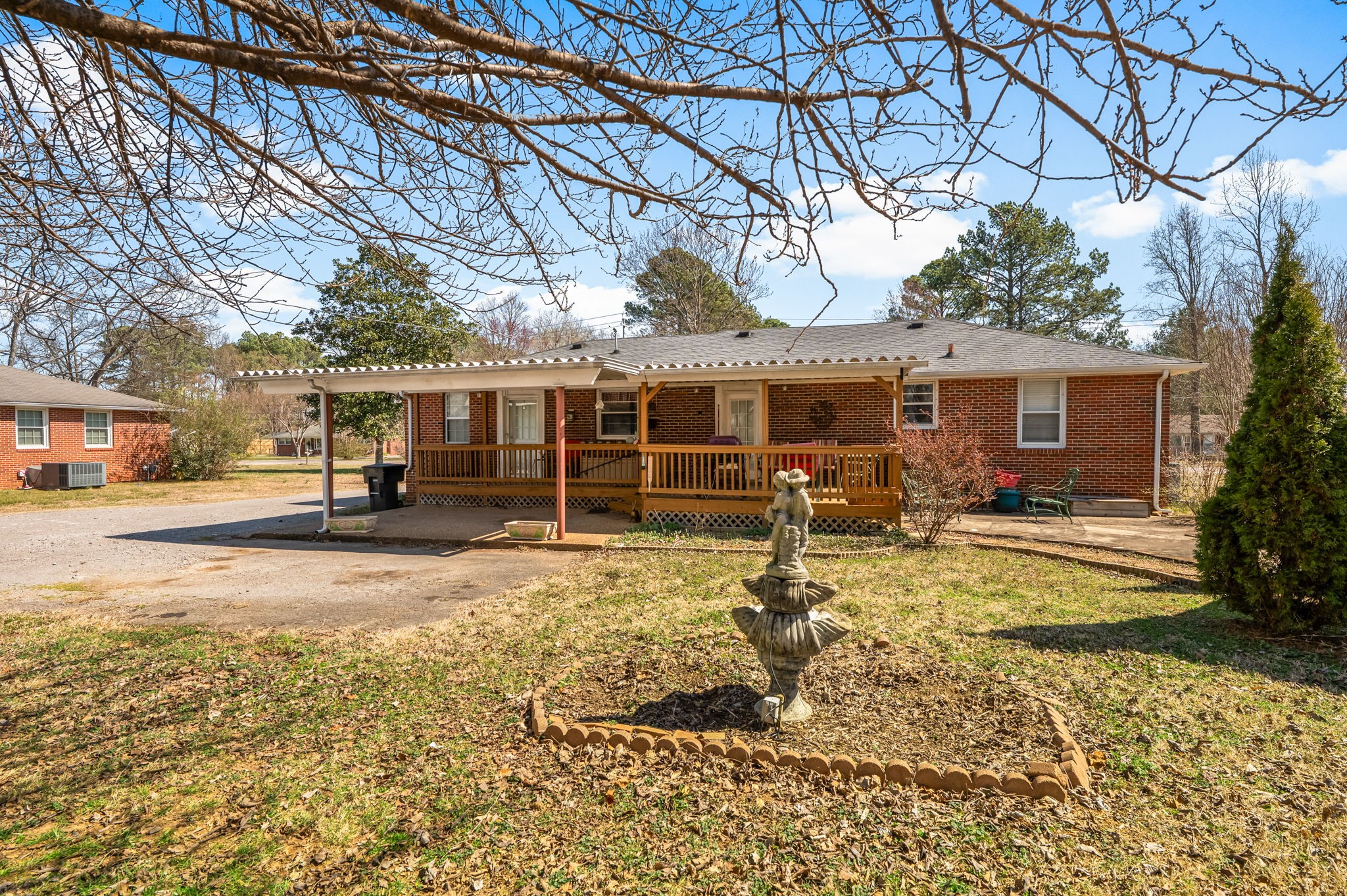 1515 Leaf Ave