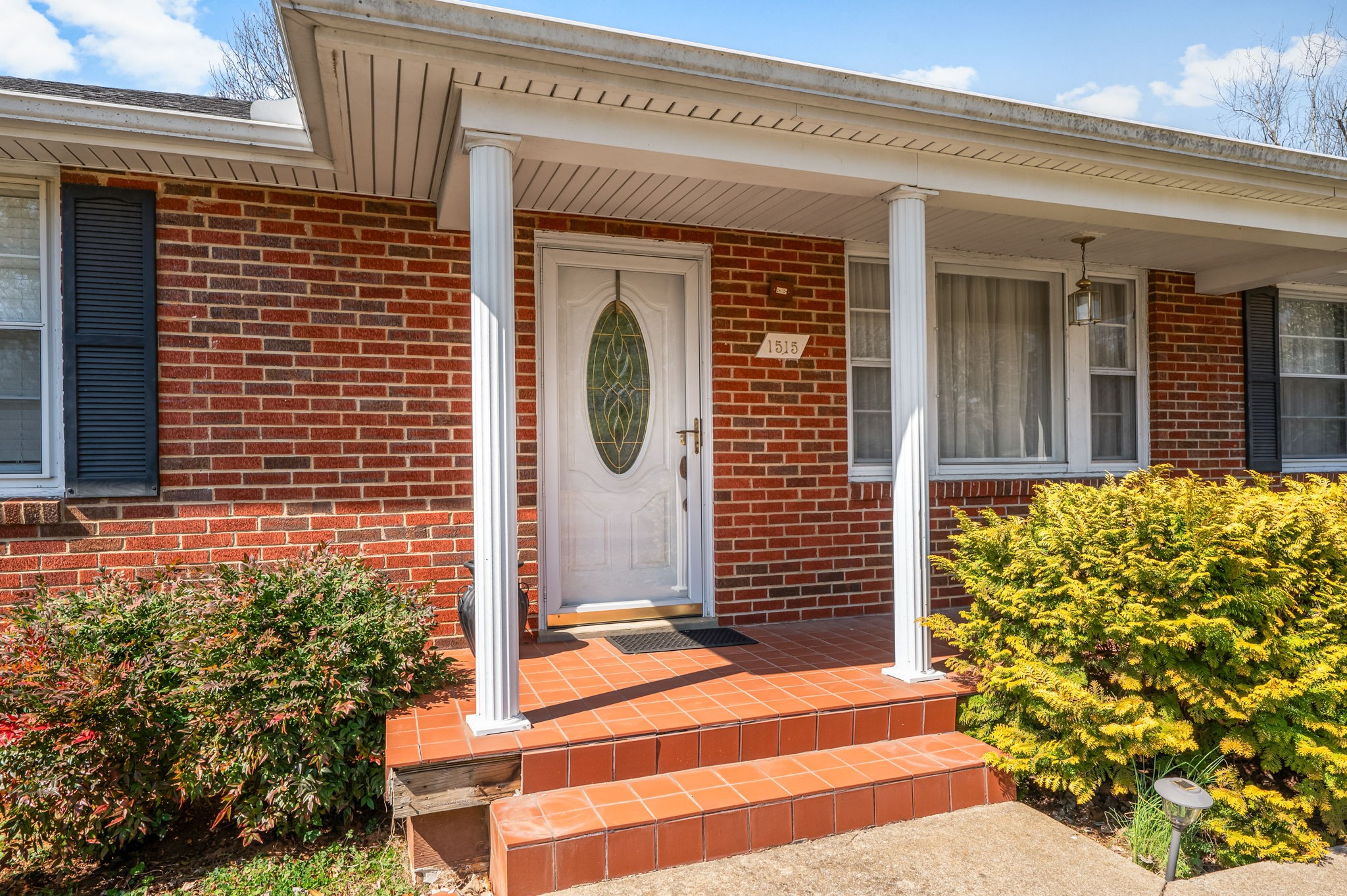 1515 Leaf Ave