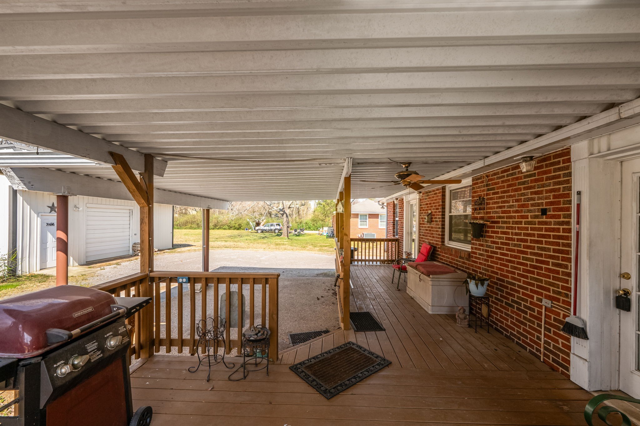 1515 Leaf Ave