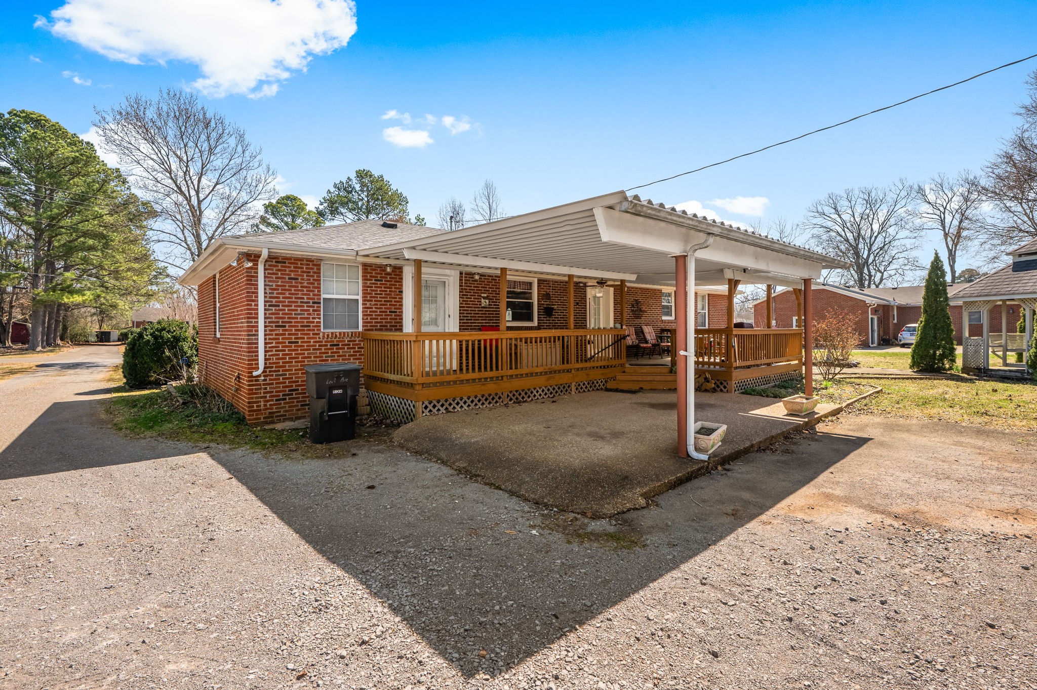 1515 Leaf Ave