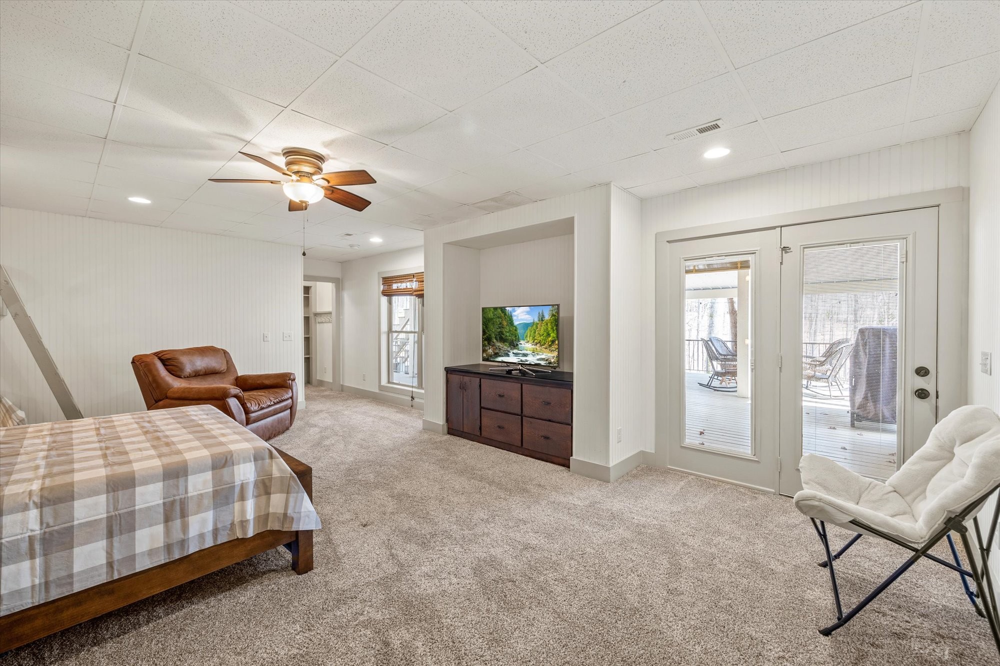 555 Springwood Place