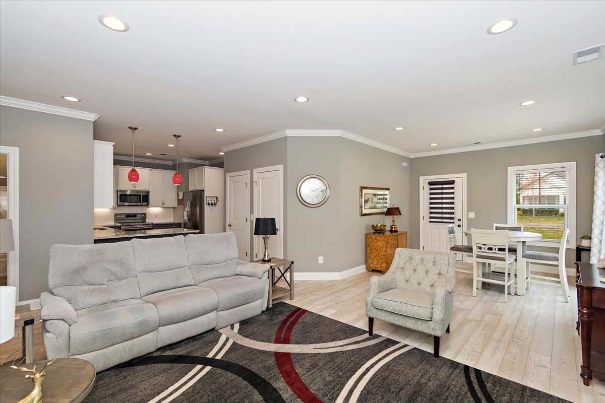 3420 Pershing Dr