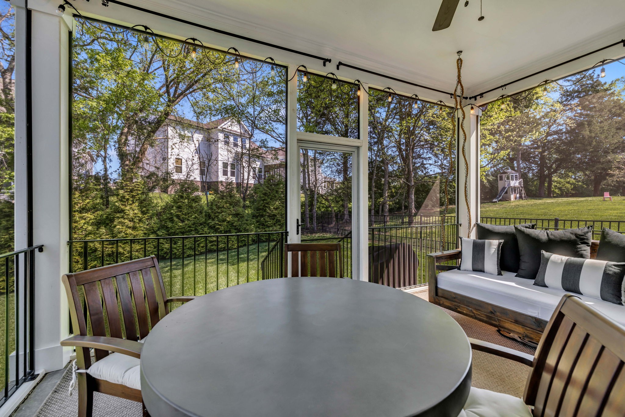 807 Caledonian Ct