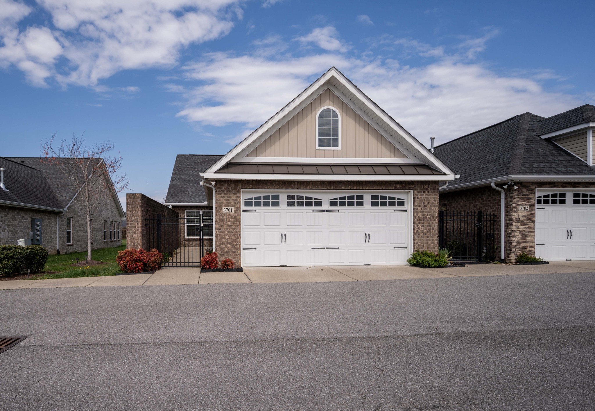 395 Devon Chase Hl Unit: 3701