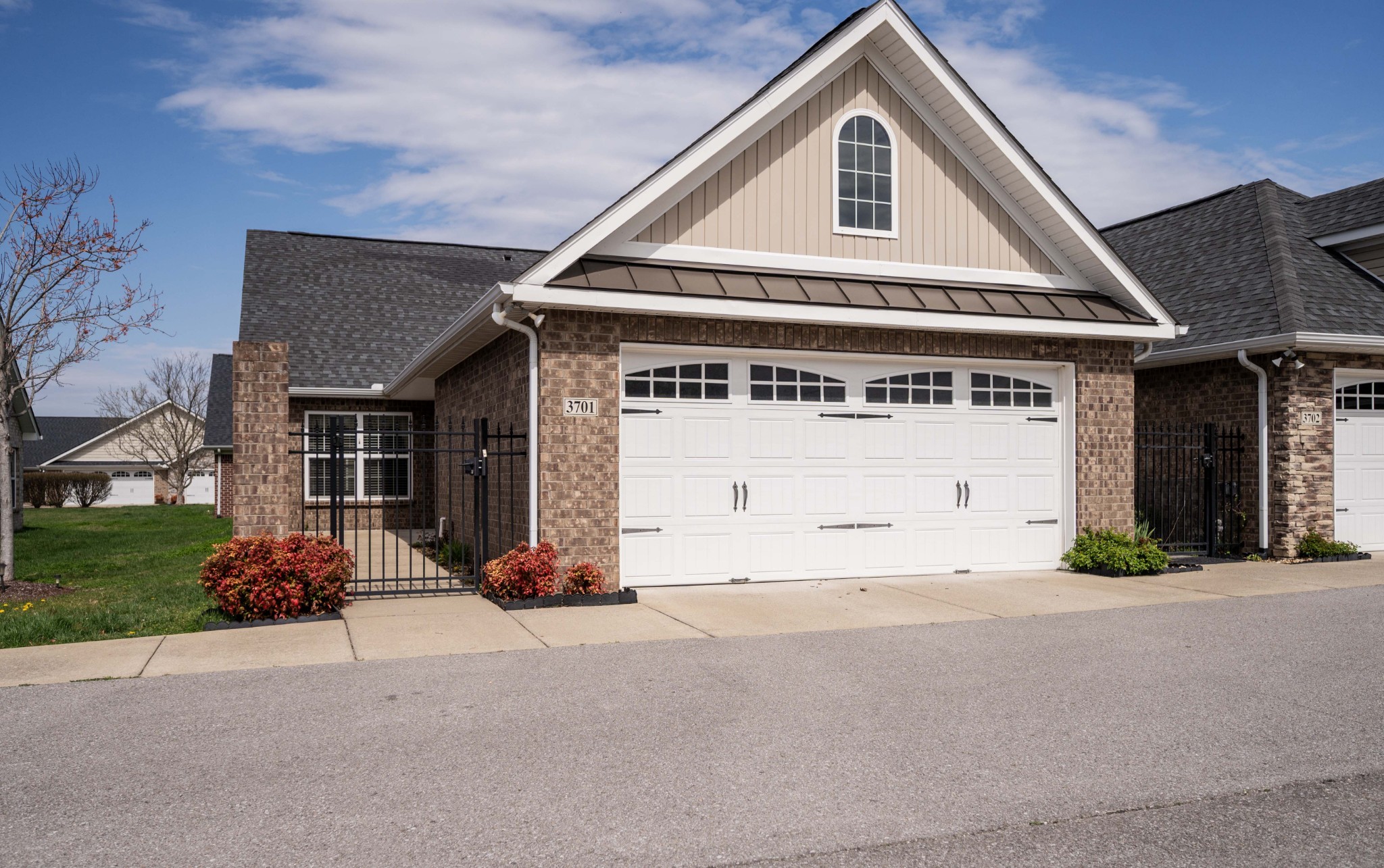 395 Devon Chase Hl Unit: 3701