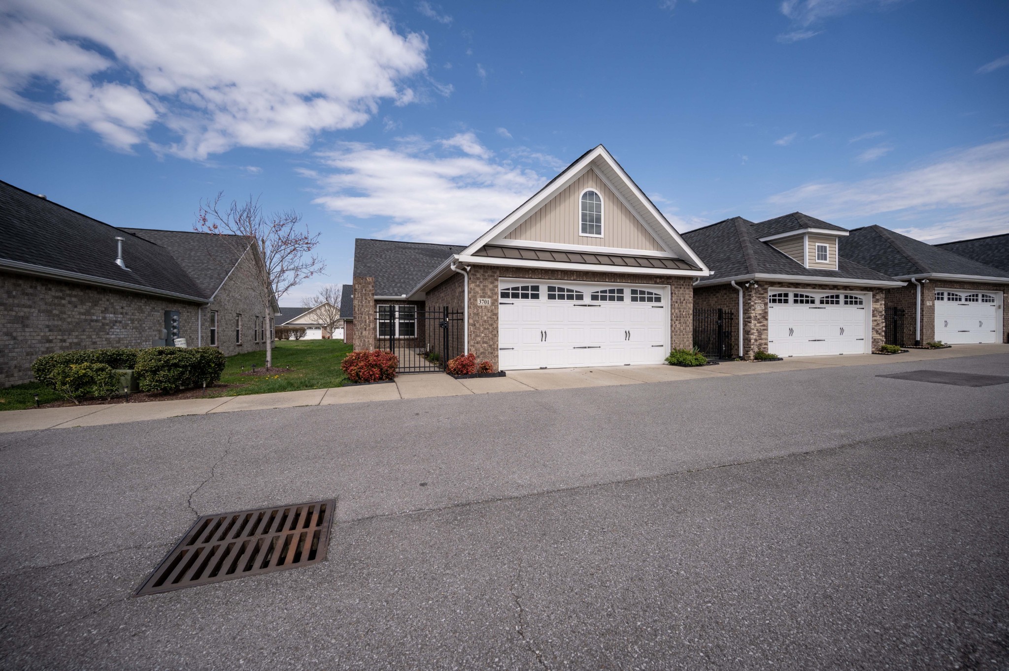395 Devon Chase Hl Unit: 3701