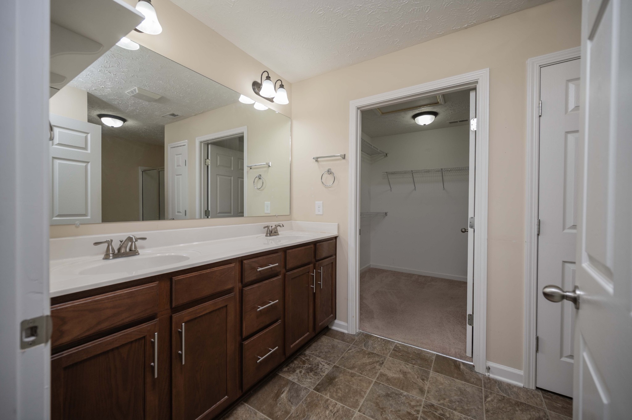 395 Devon Chase Hl Unit: 3701