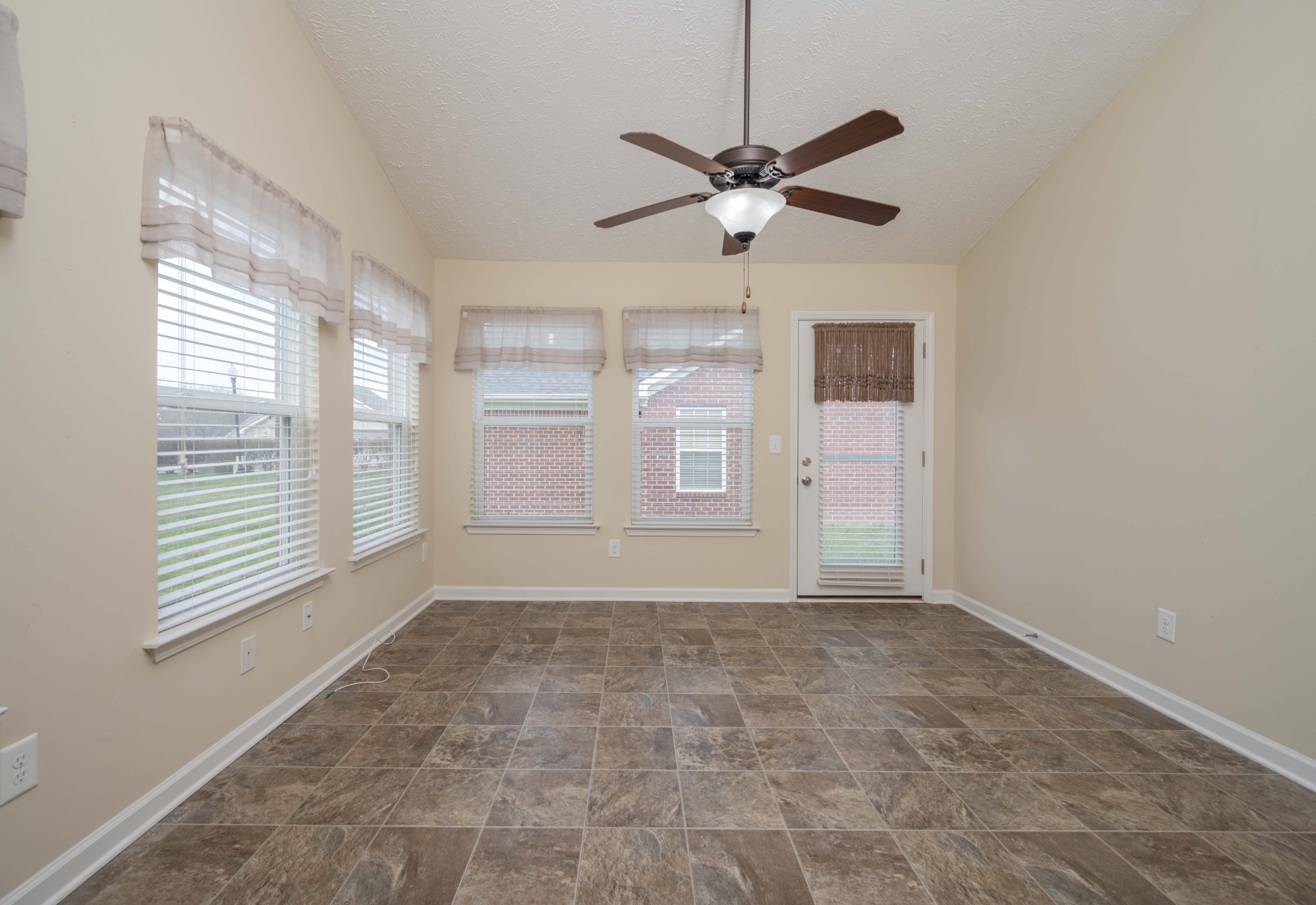 395 Devon Chase Hl Unit: 3701