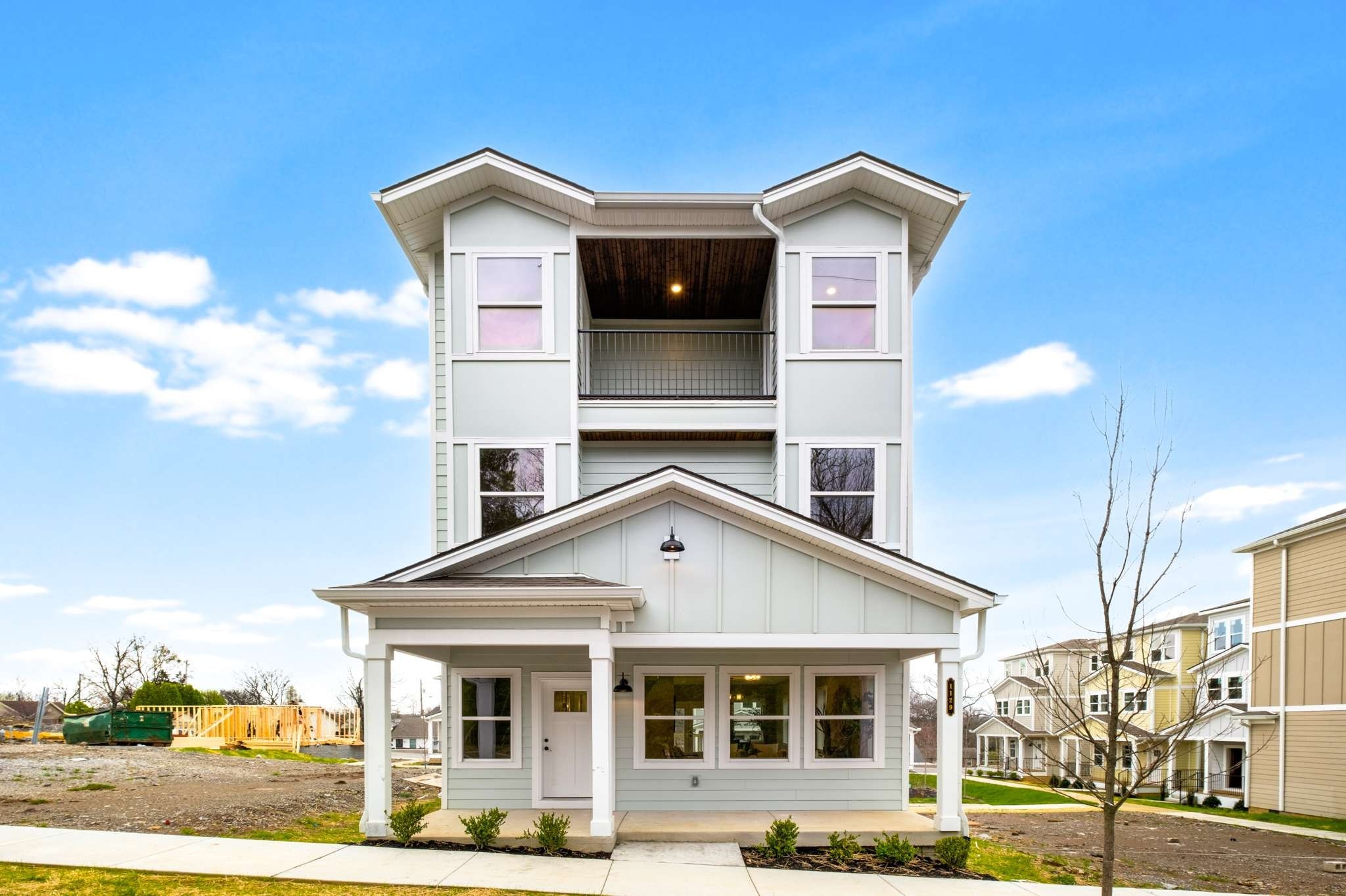 1129 Lawrence Ave