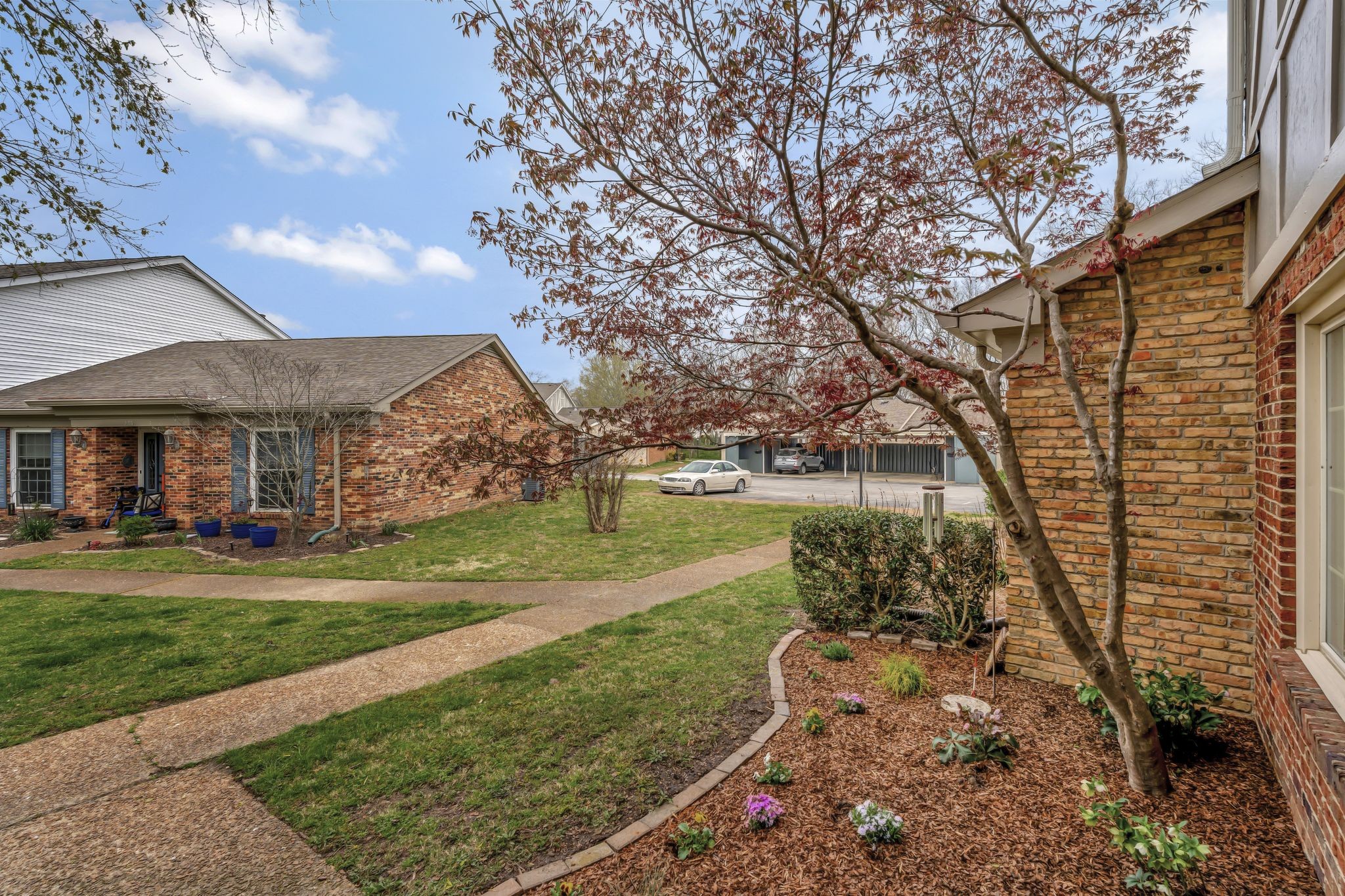 615 Plantation Ct