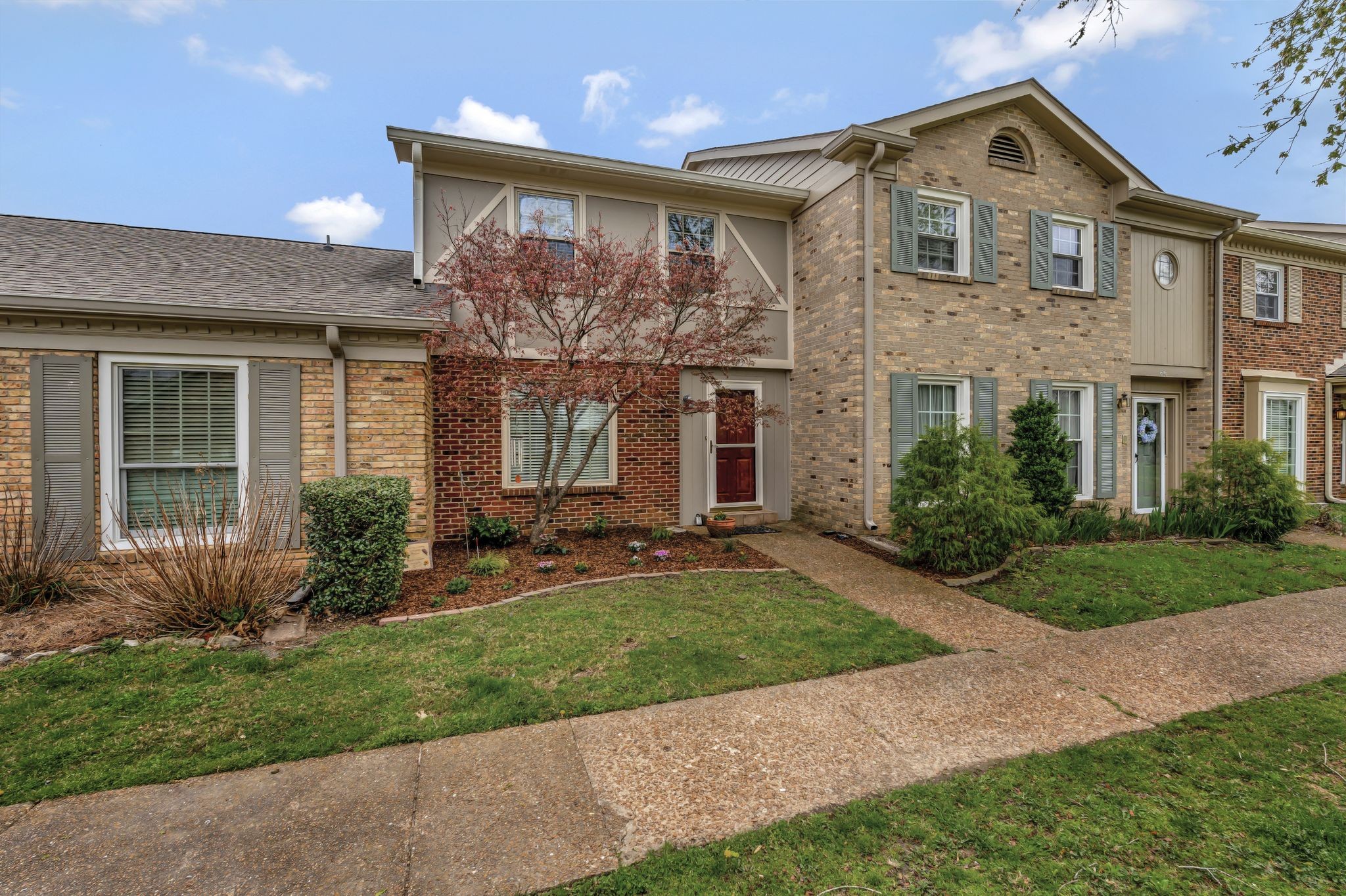 615 Plantation Ct