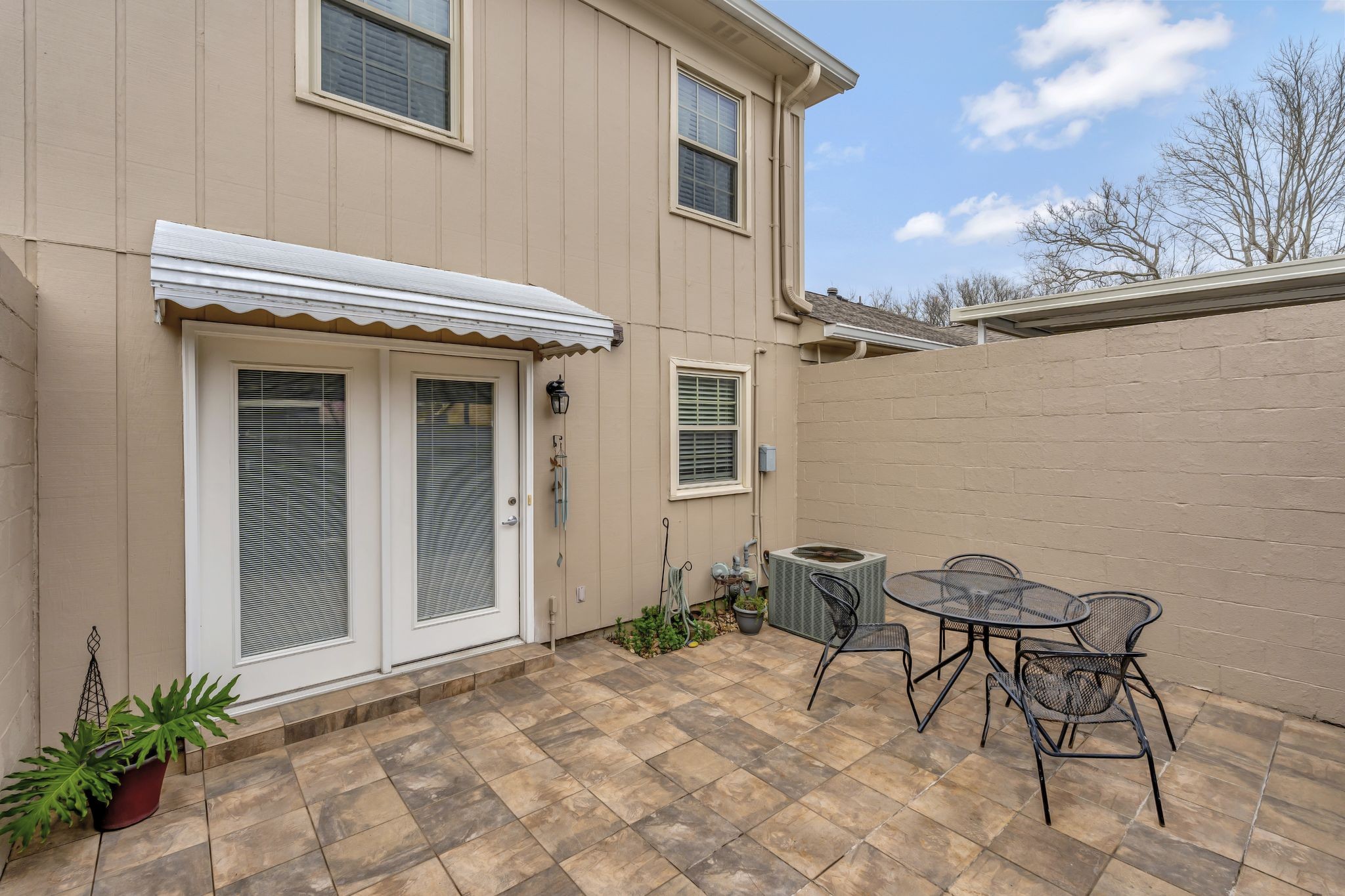 615 Plantation Ct