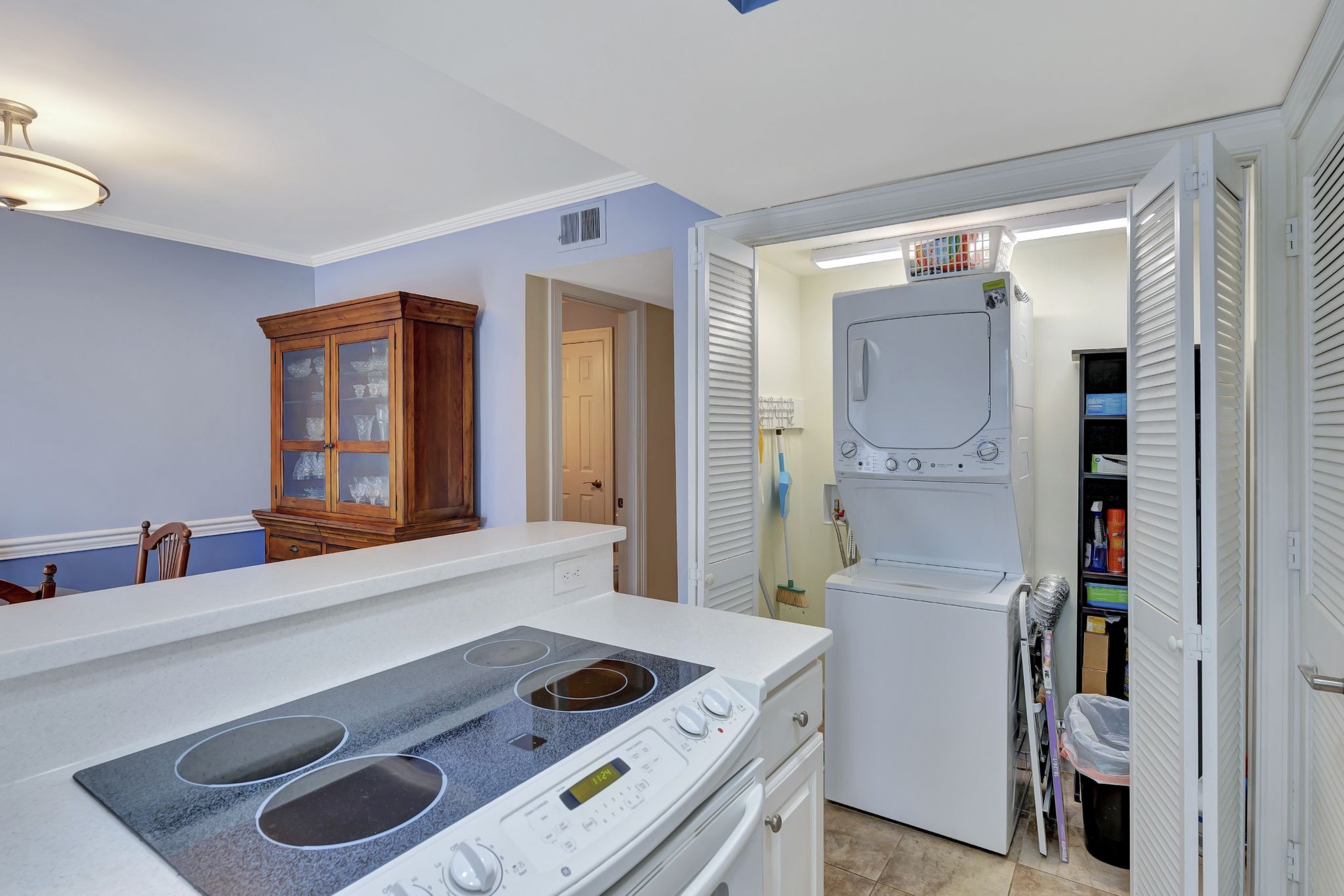 615 Plantation Ct
