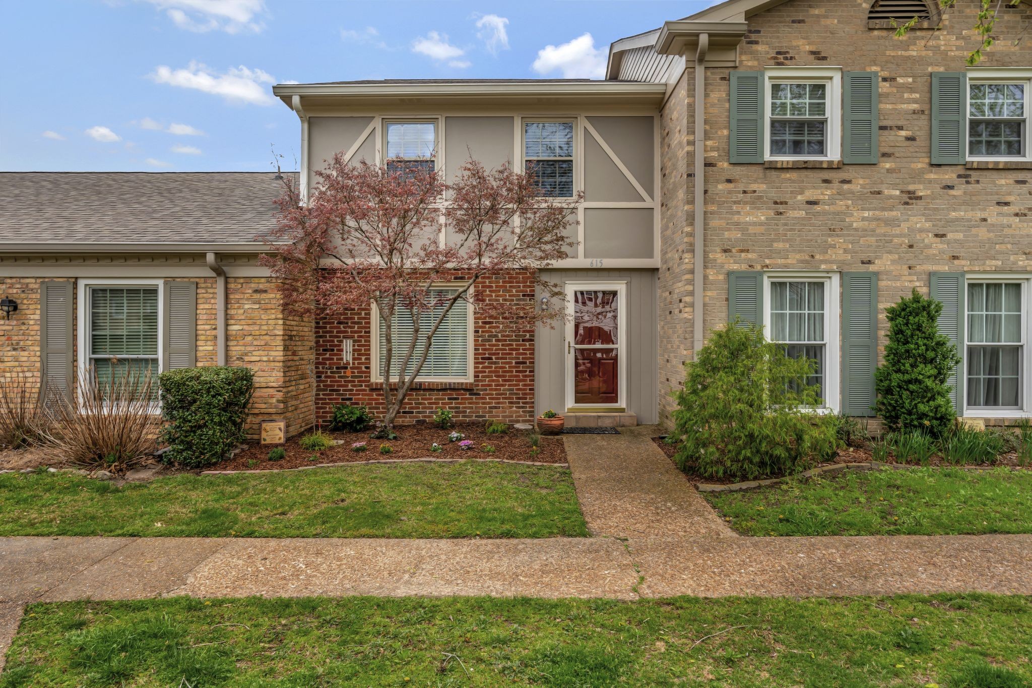 615 Plantation Ct