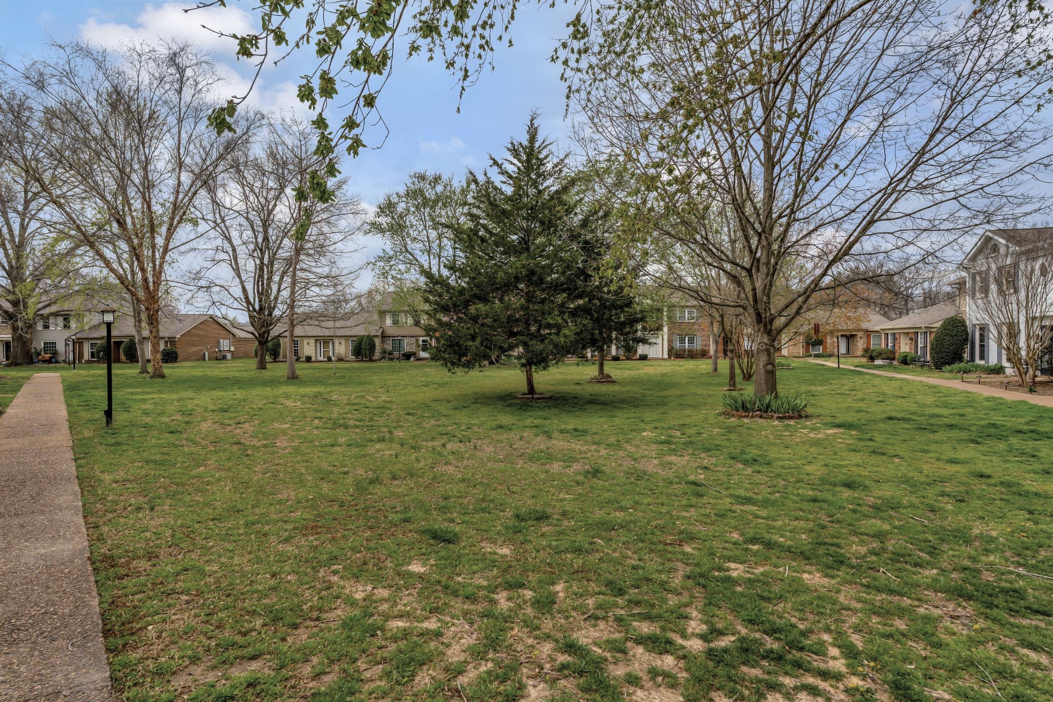 615 Plantation Ct