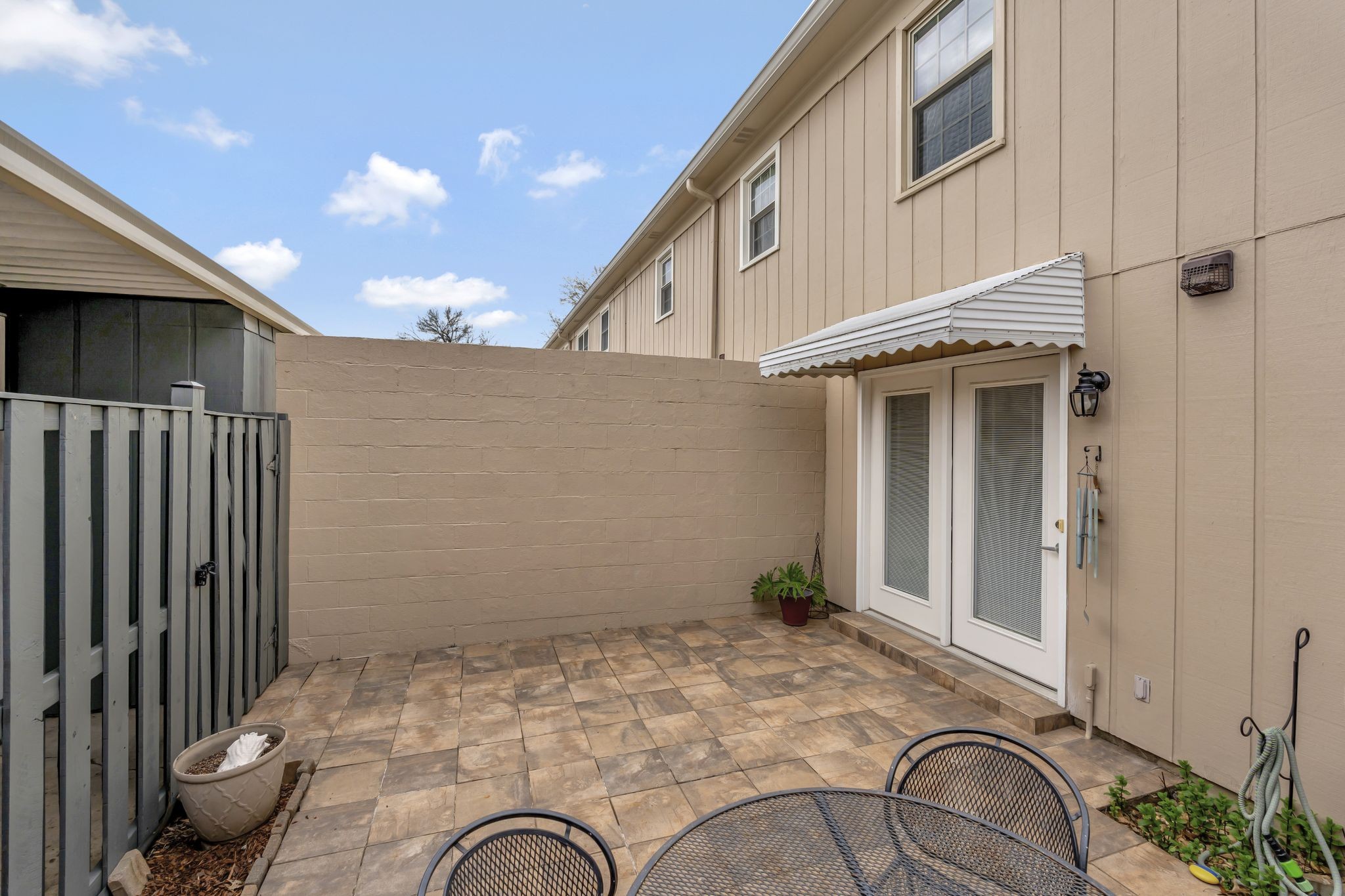 615 Plantation Ct