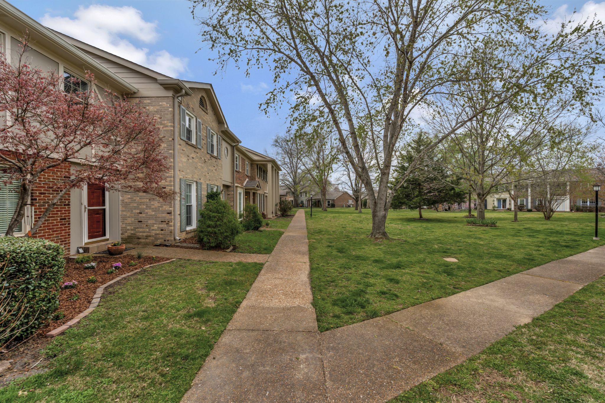 615 Plantation Ct