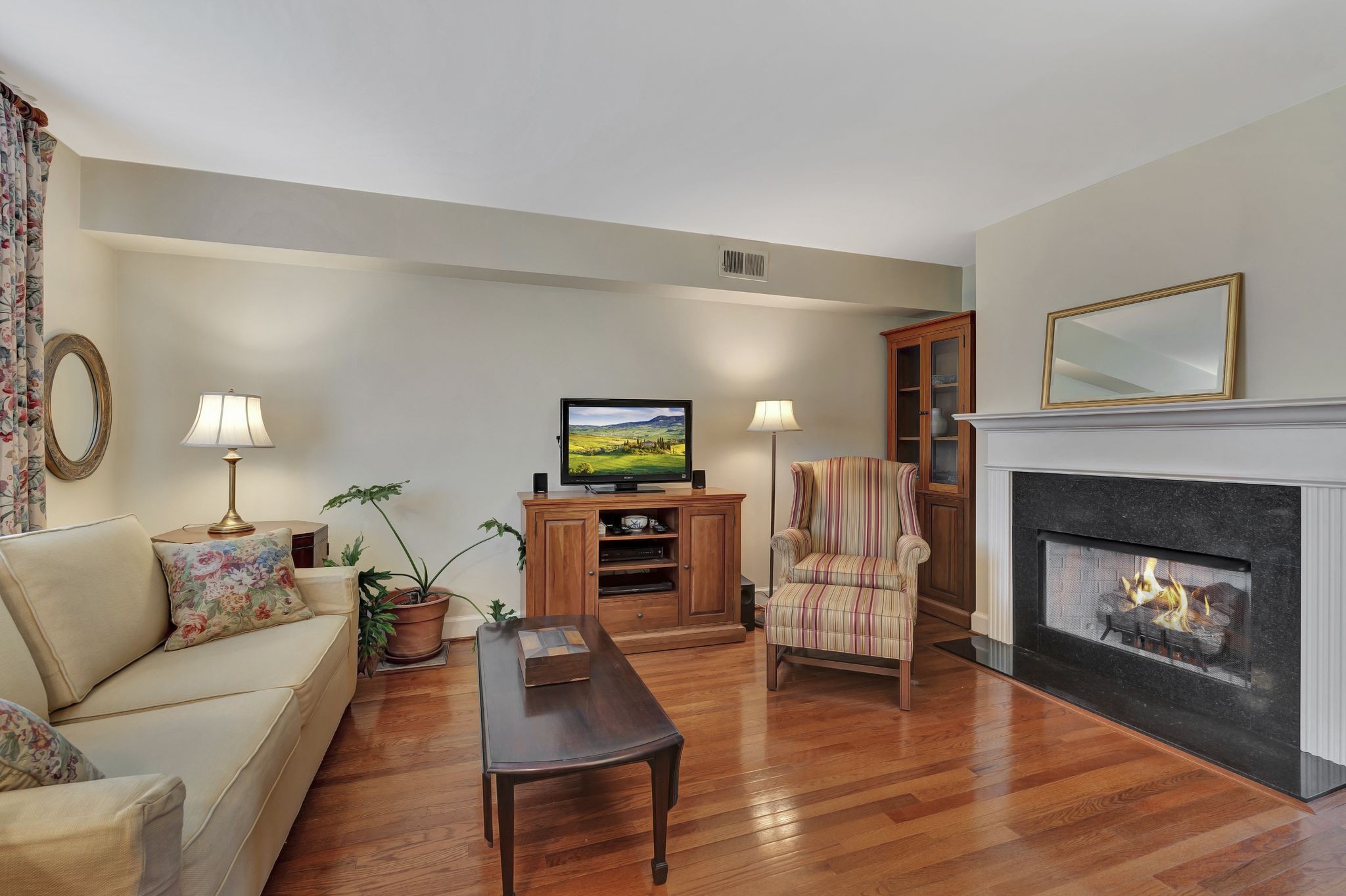 615 Plantation Ct