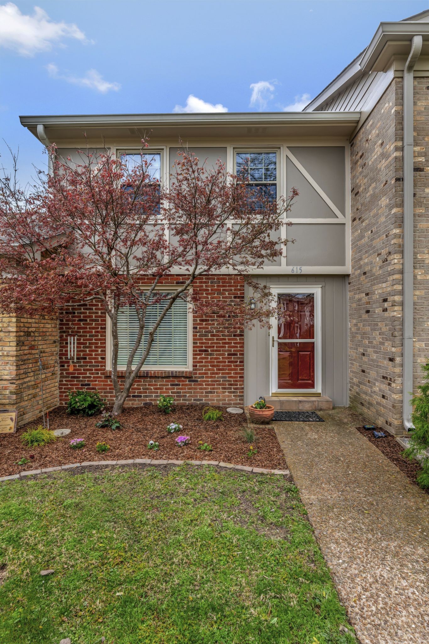 615 Plantation Ct