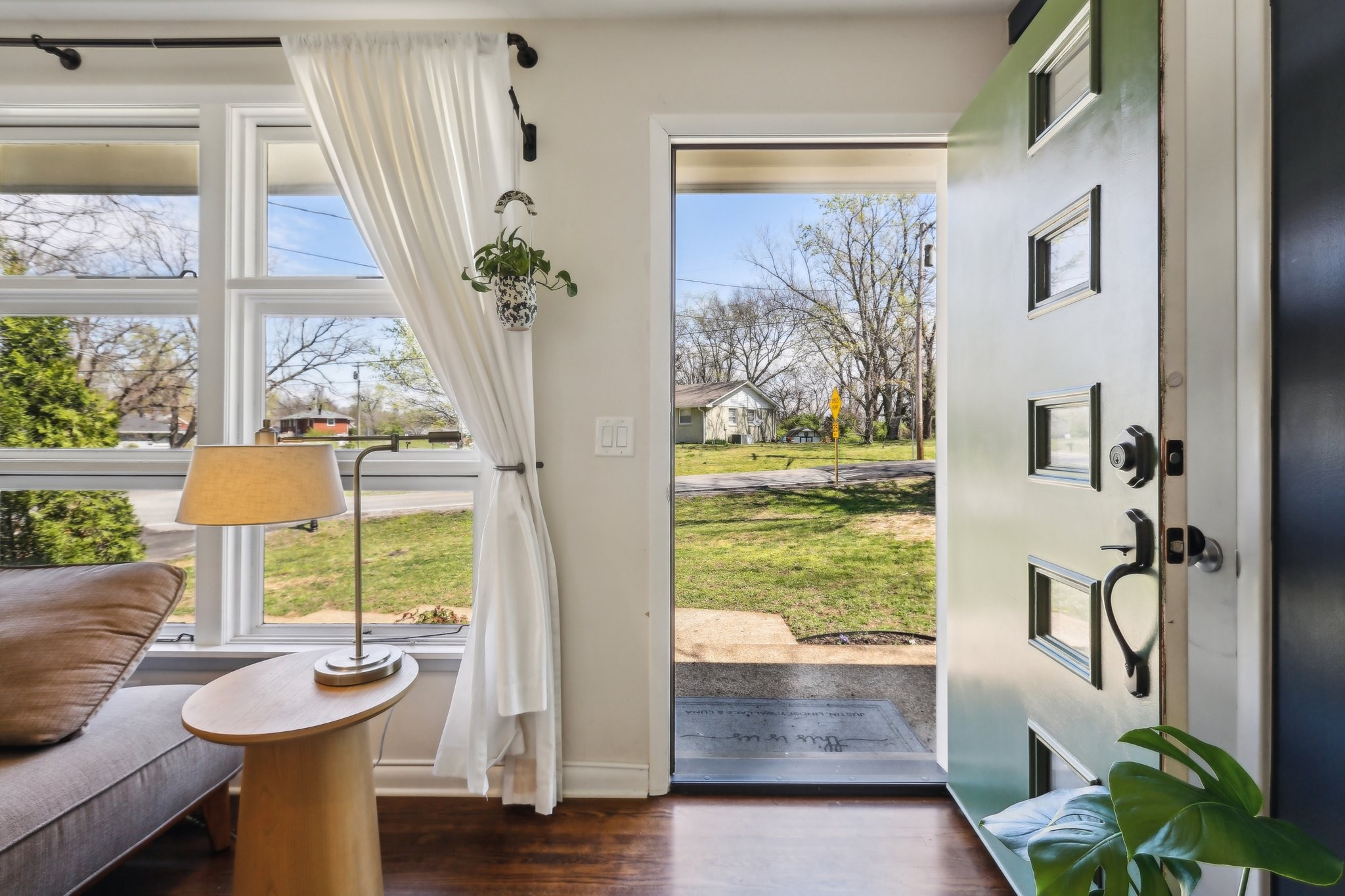 557 Whispering Hills Dr