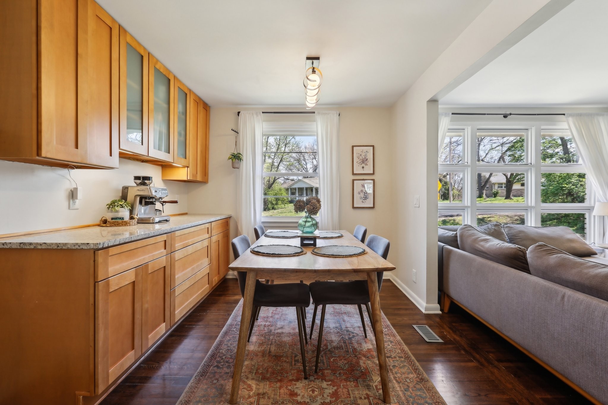 557 Whispering Hills Dr