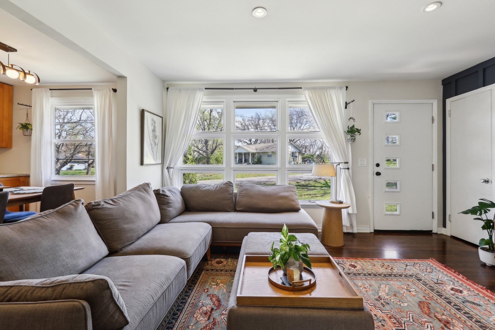 557 Whispering Hills Dr