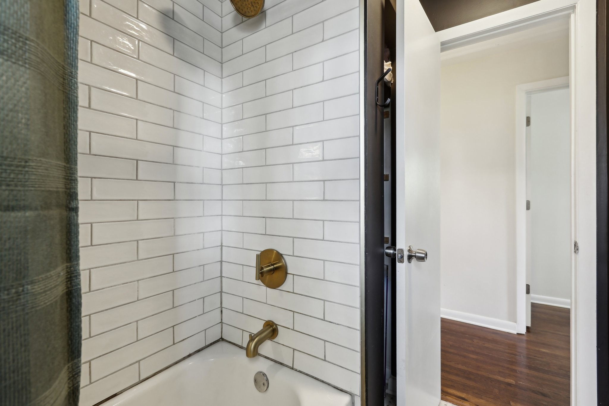 557 Whispering Hills Dr