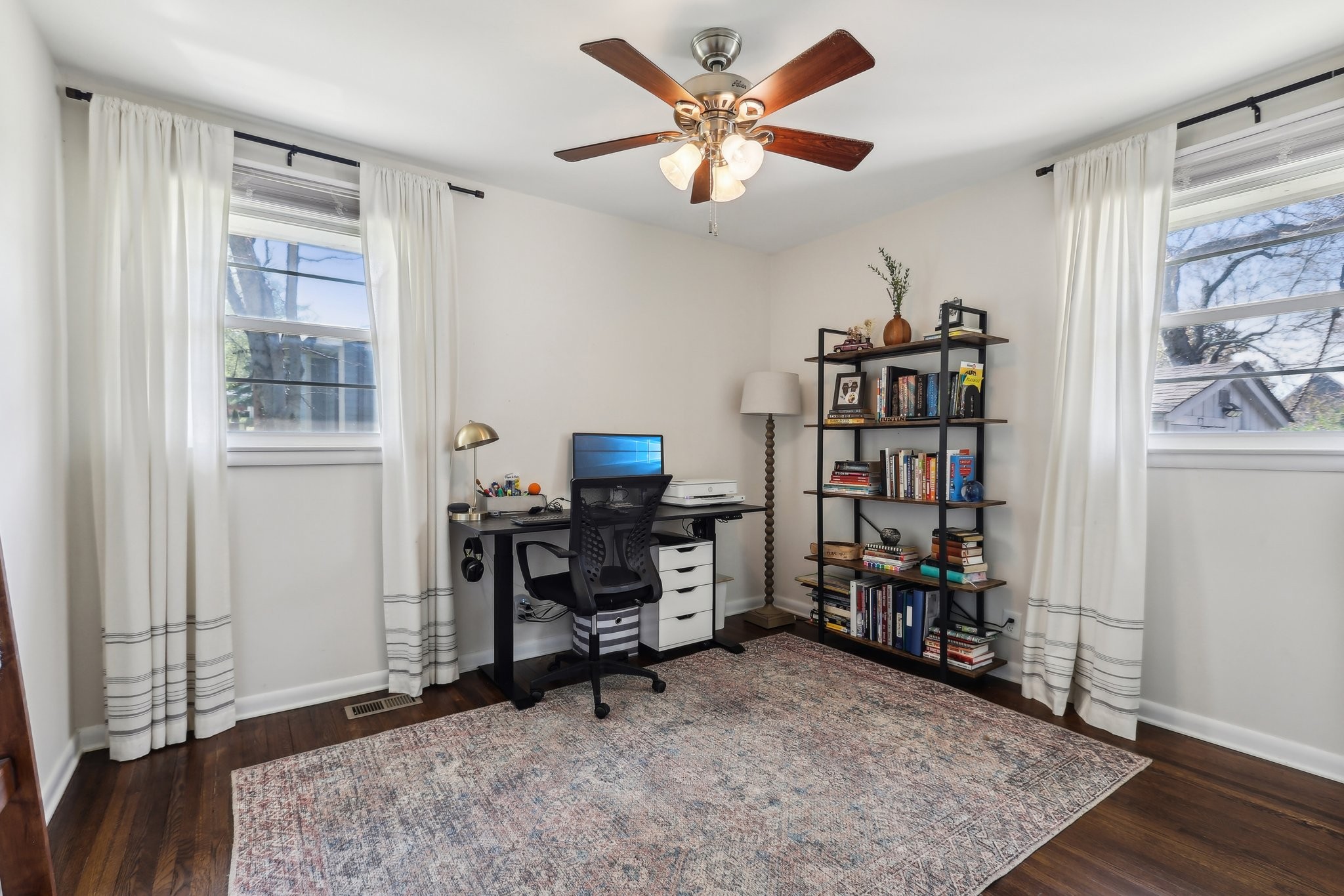 557 Whispering Hills Dr