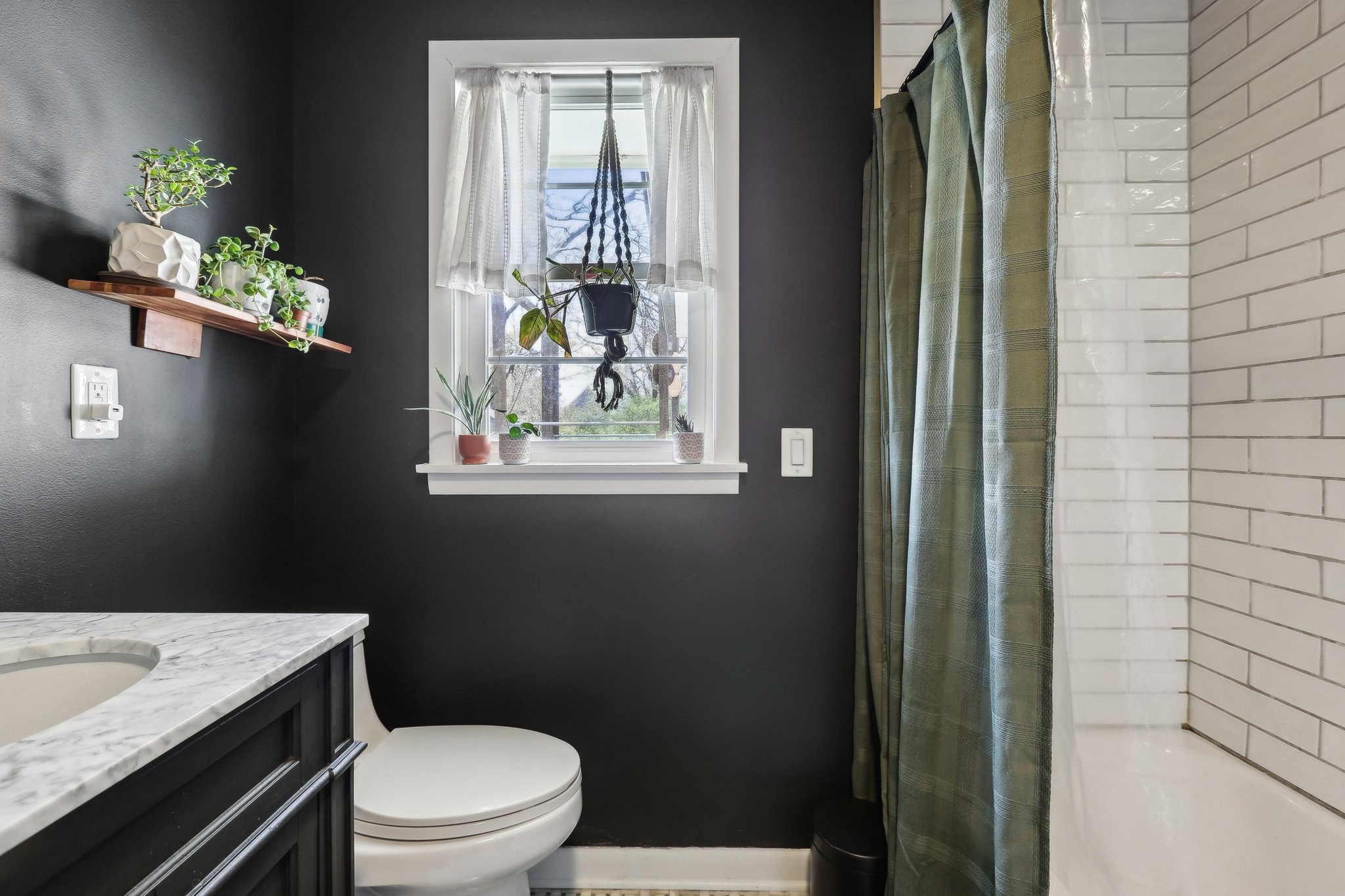 557 Whispering Hills Dr