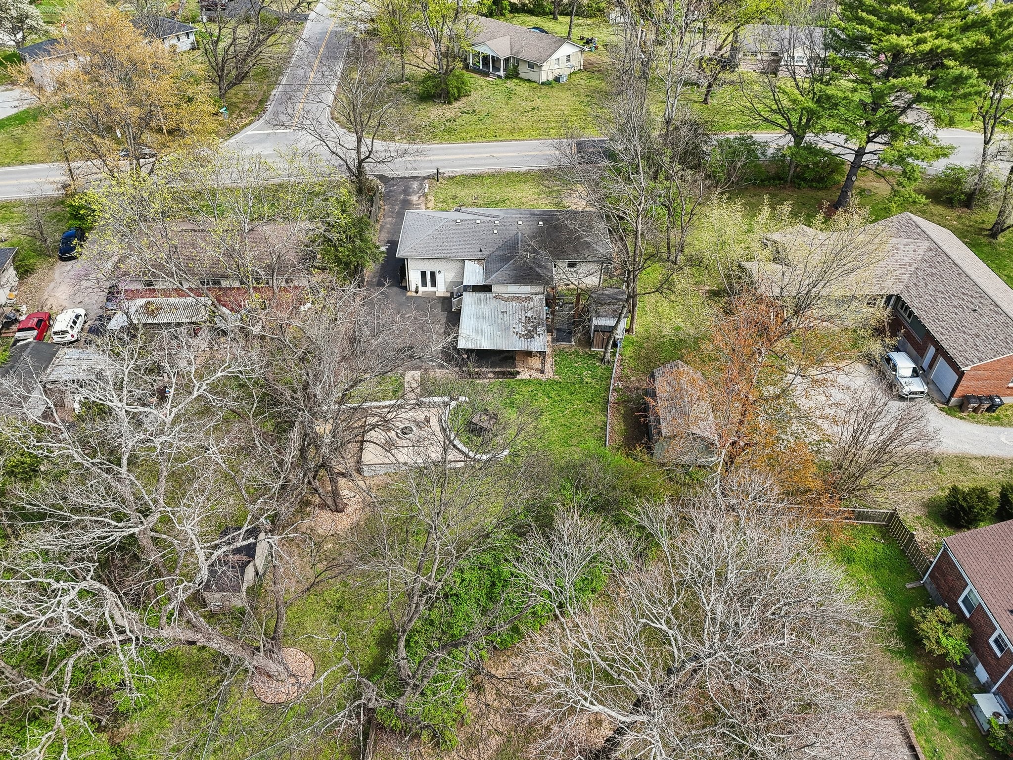 557 Whispering Hills Dr