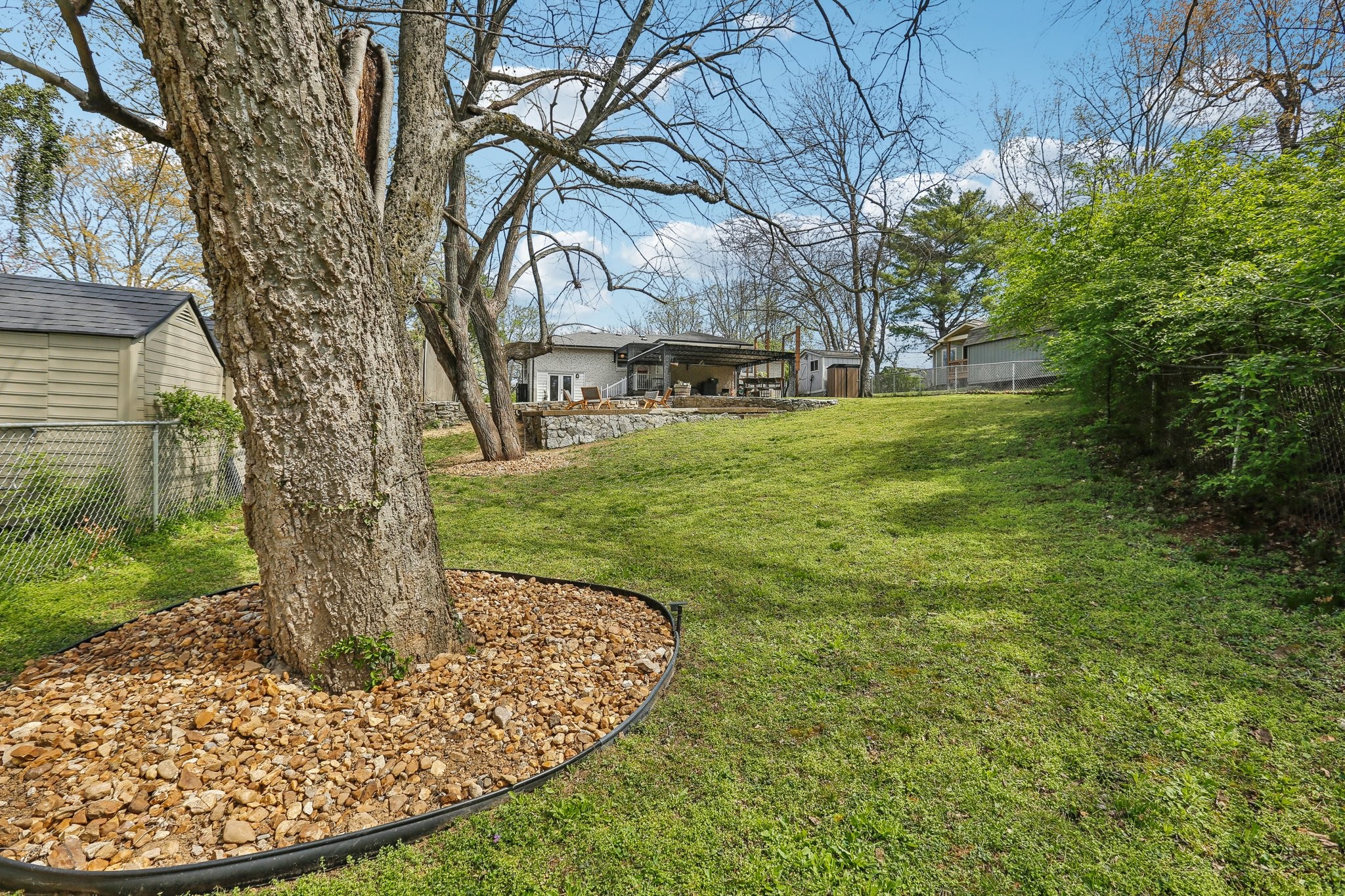 557 Whispering Hills Dr