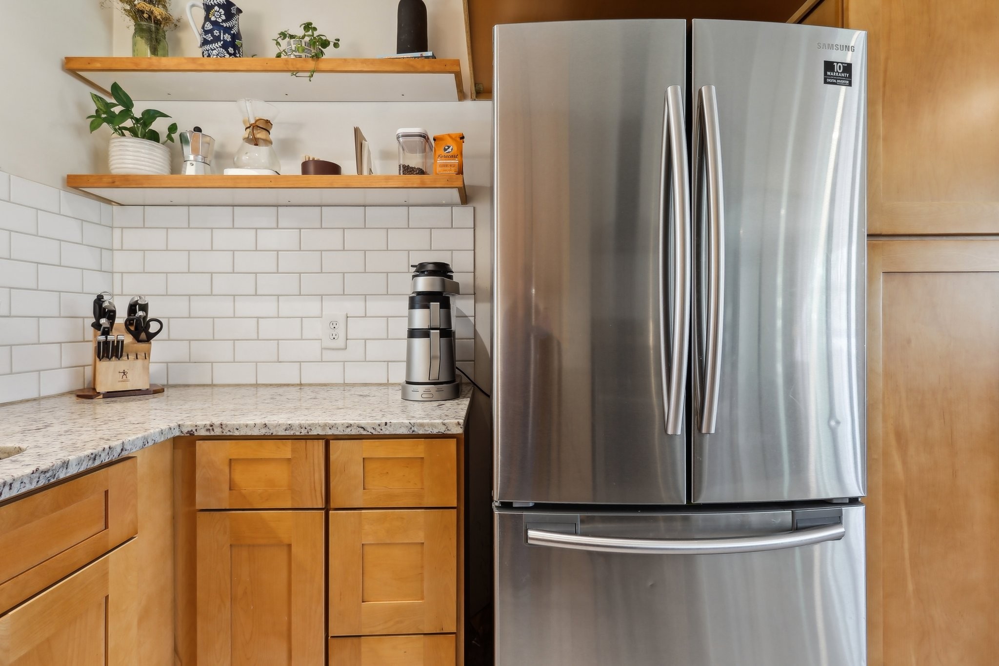 557 Whispering Hills Dr