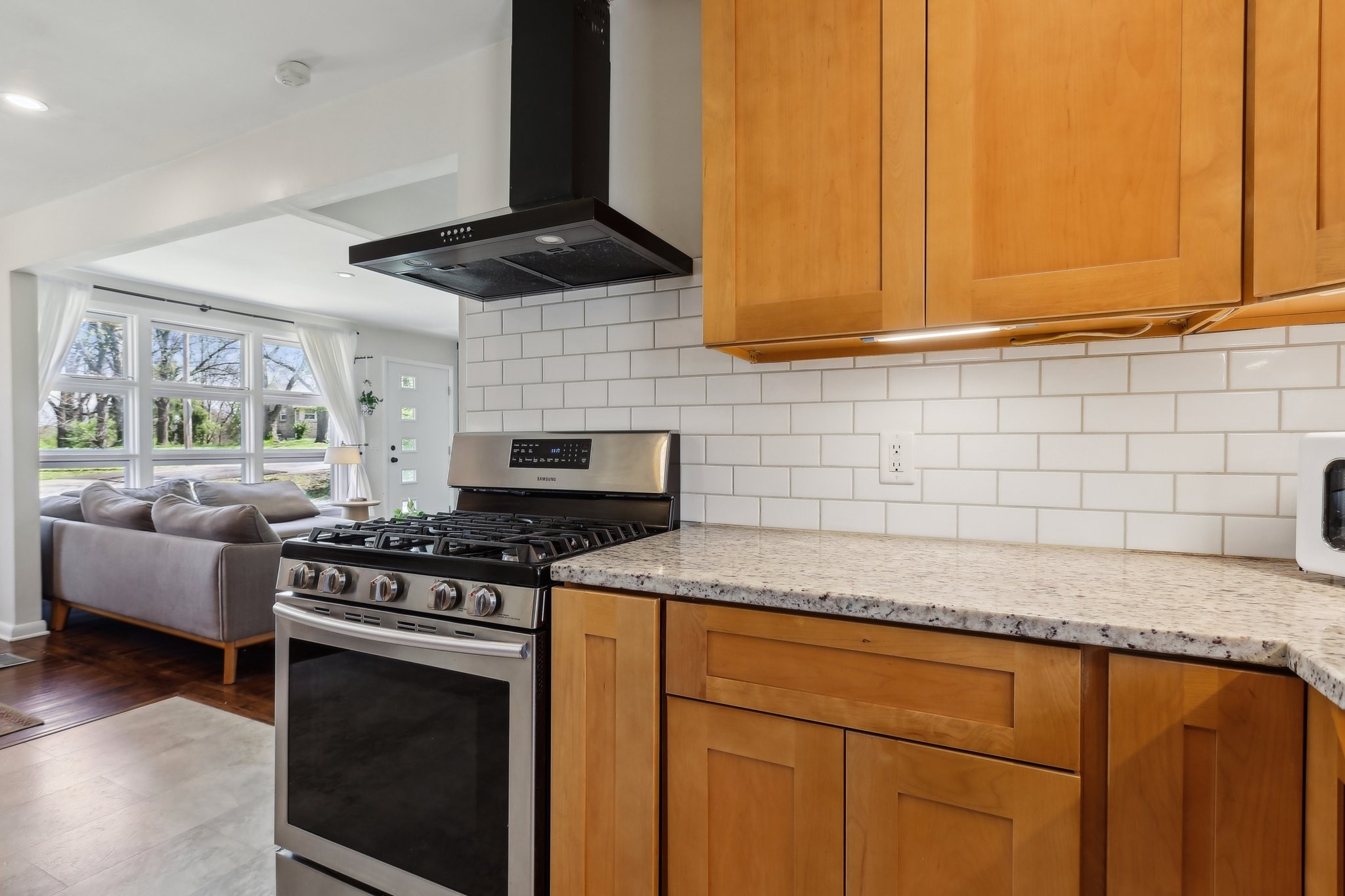 557 Whispering Hills Dr