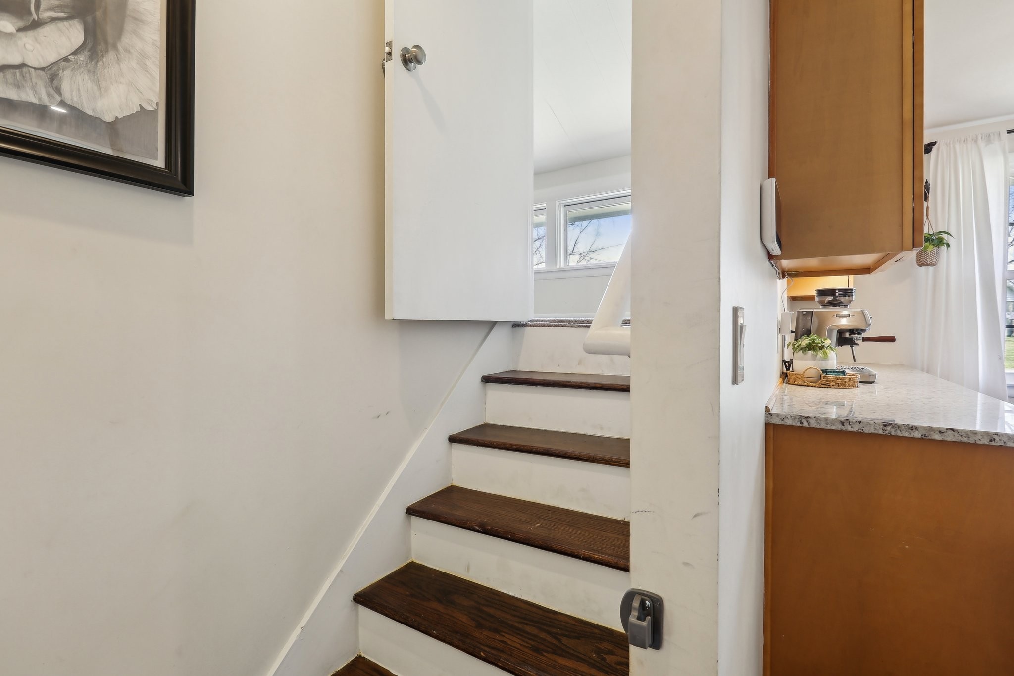 557 Whispering Hills Dr