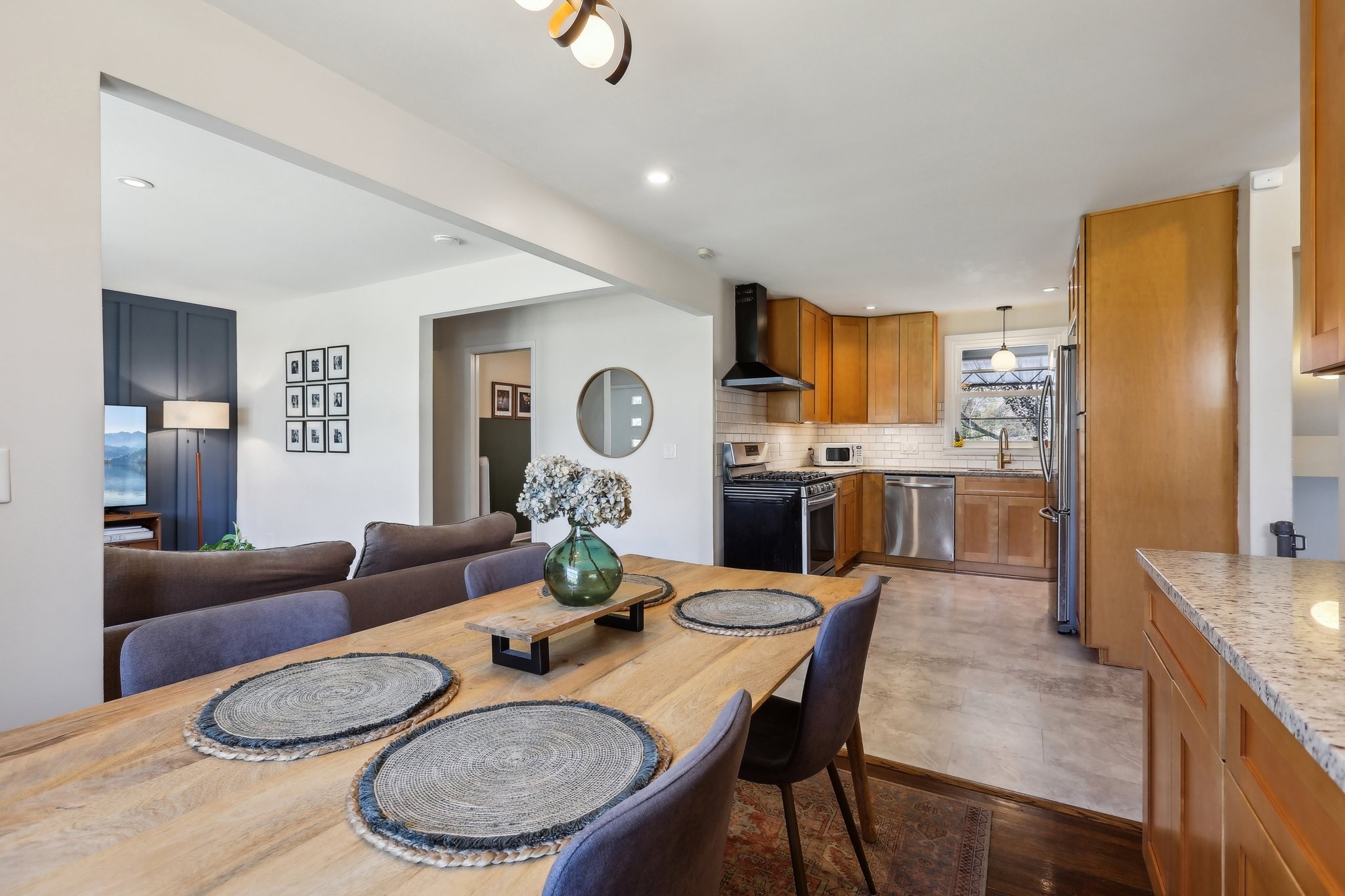 557 Whispering Hills Dr