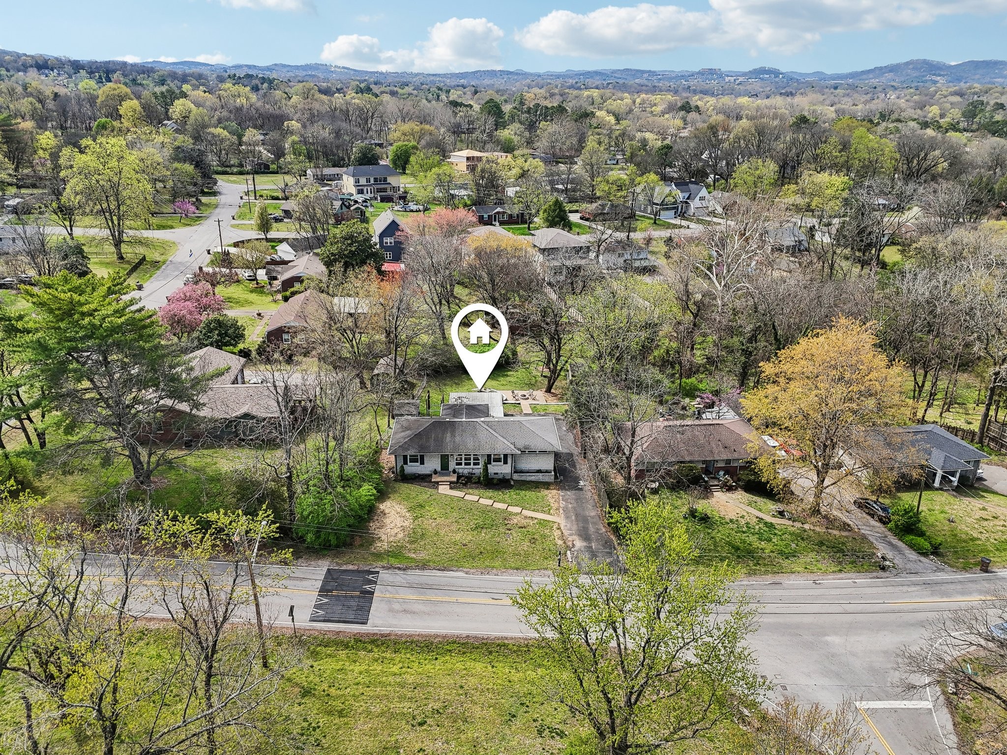 557 Whispering Hills Dr