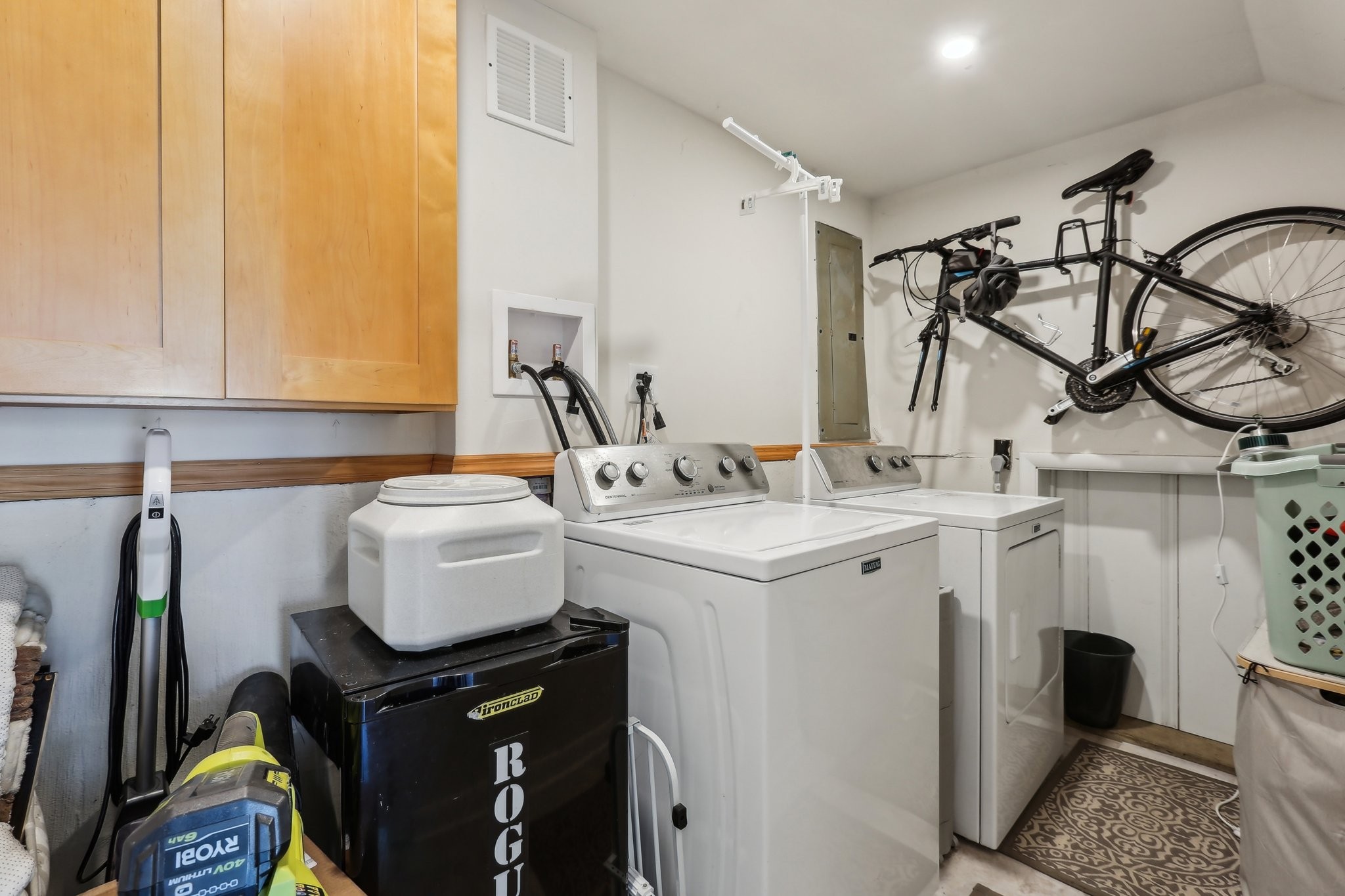 557 Whispering Hills Dr