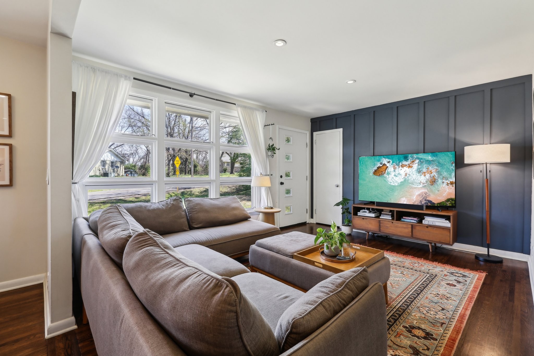 557 Whispering Hills Dr