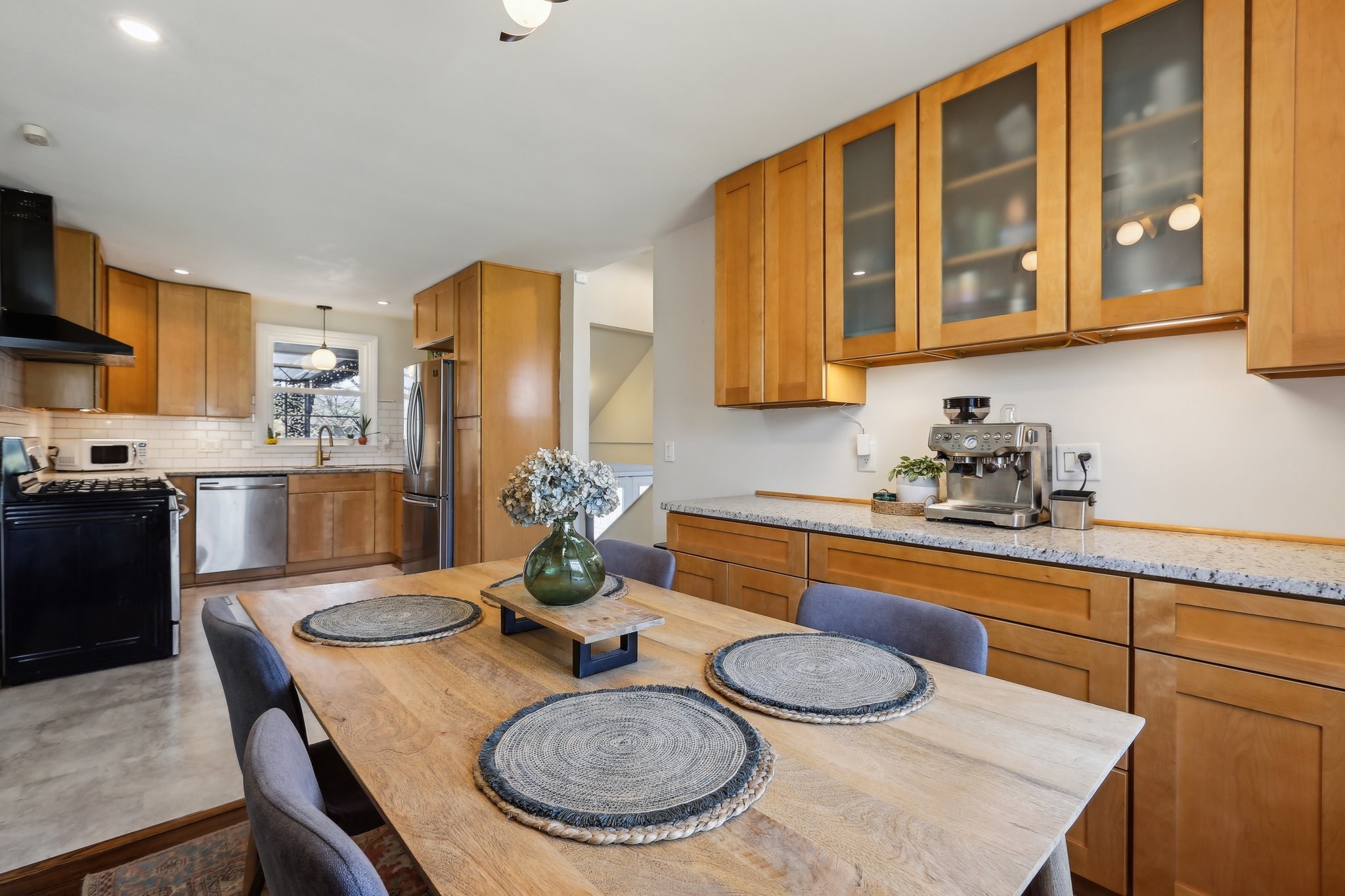 557 Whispering Hills Dr