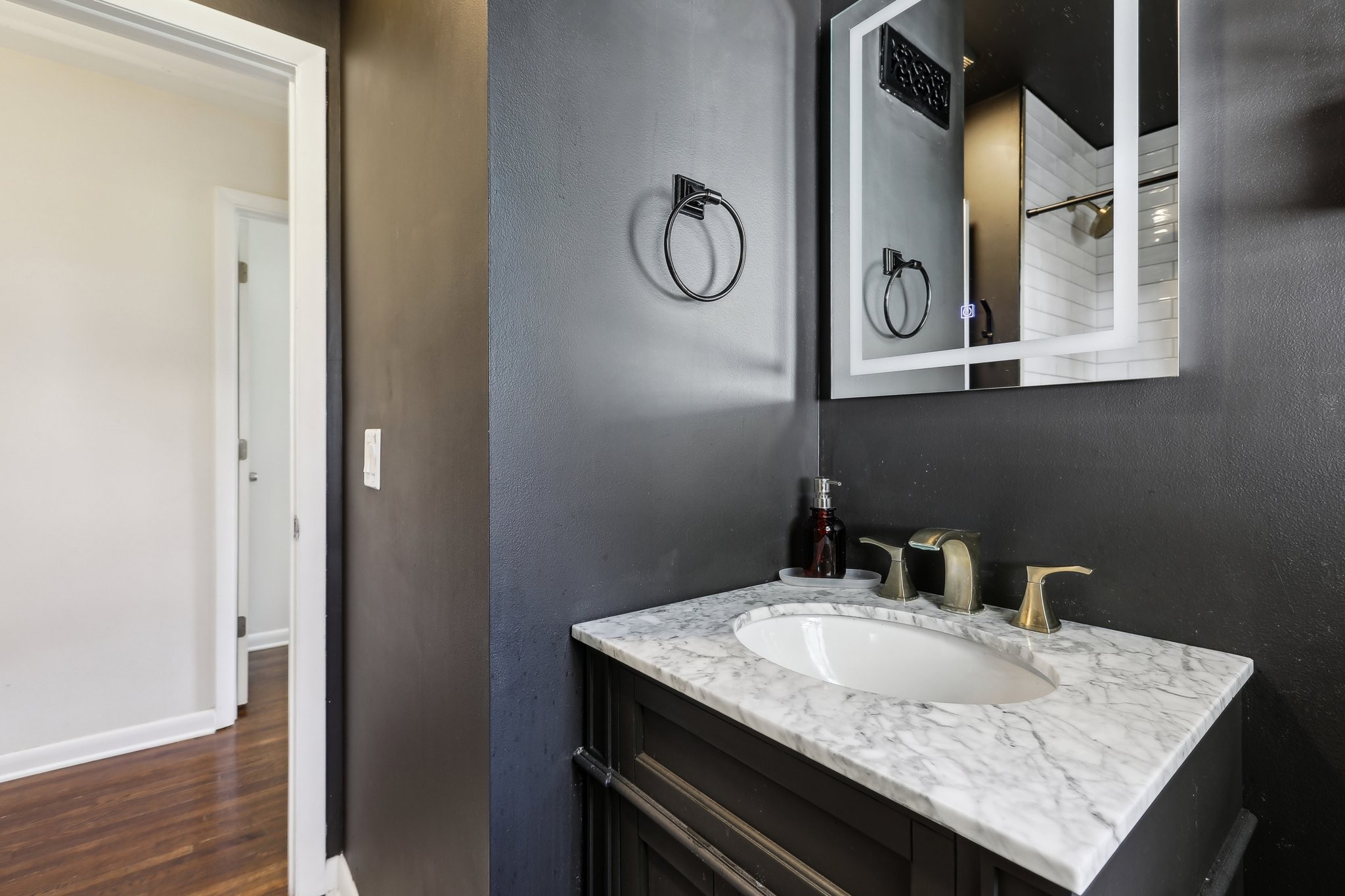 557 Whispering Hills Dr