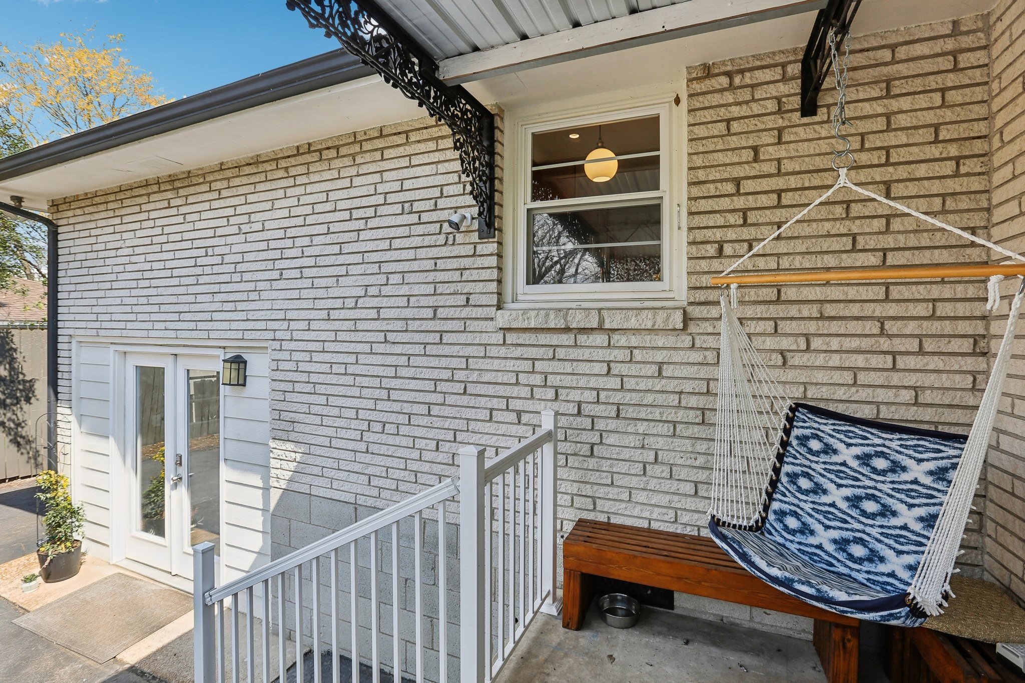 557 Whispering Hills Dr