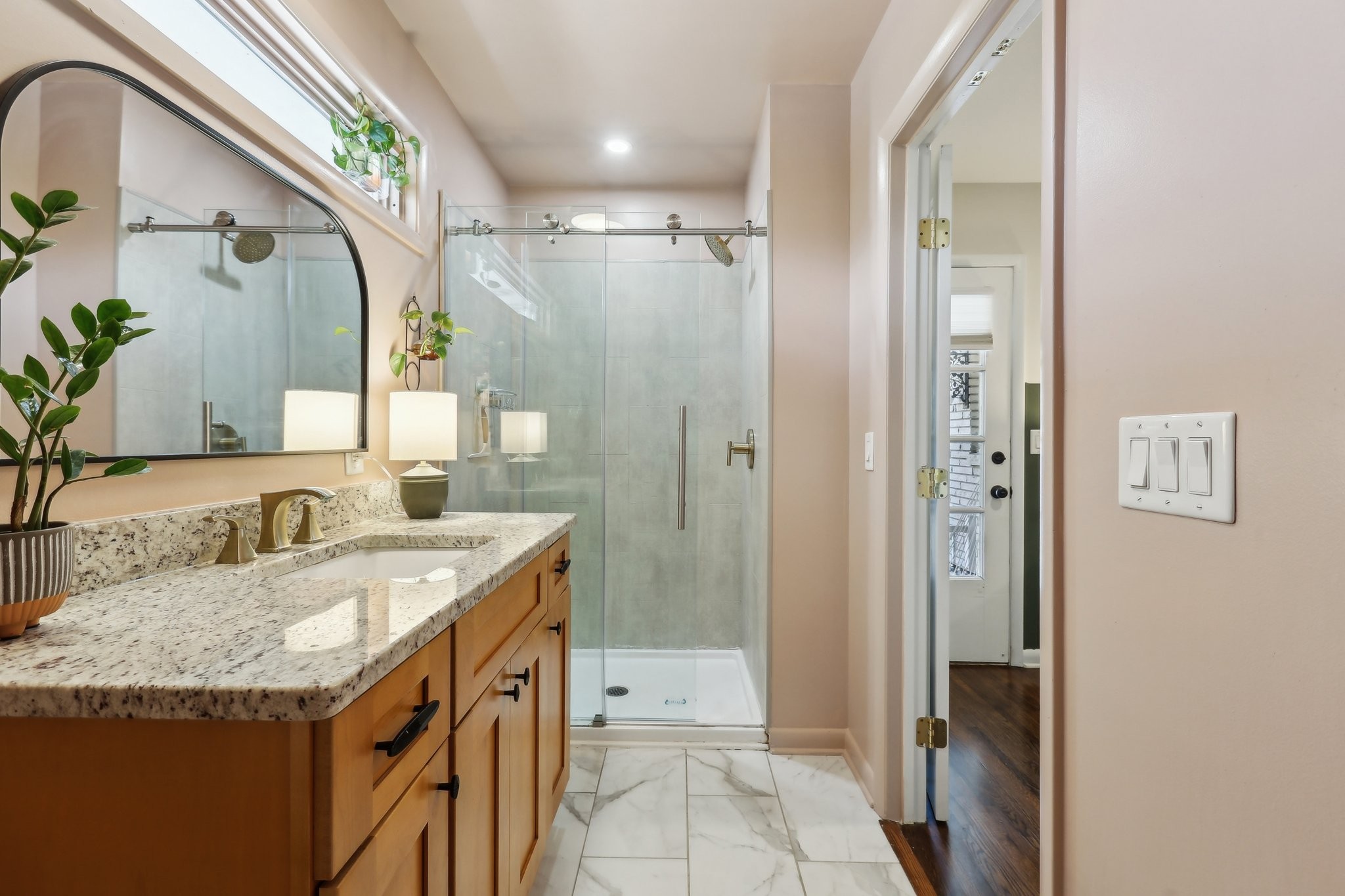 557 Whispering Hills Dr