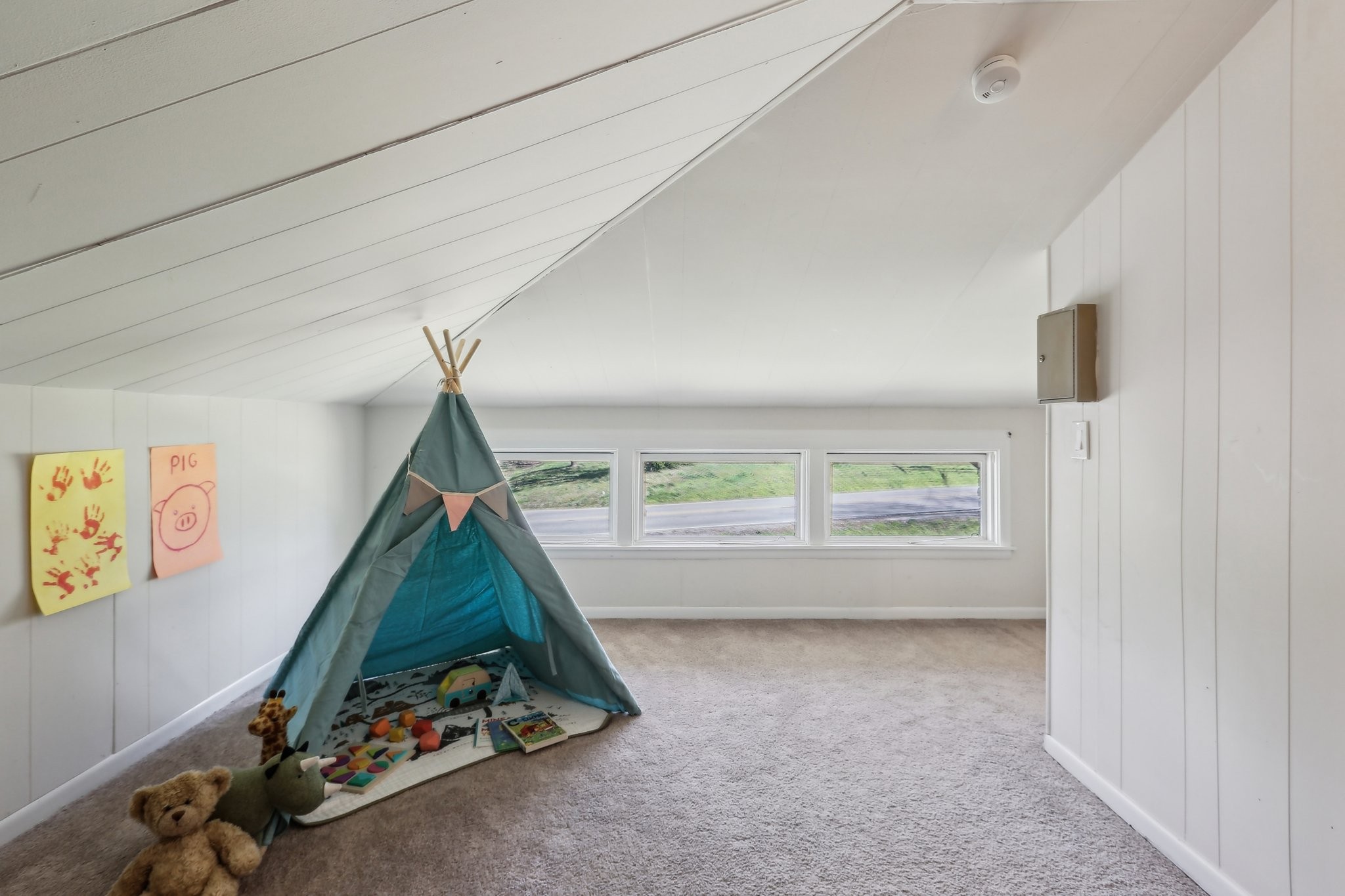 557 Whispering Hills Dr