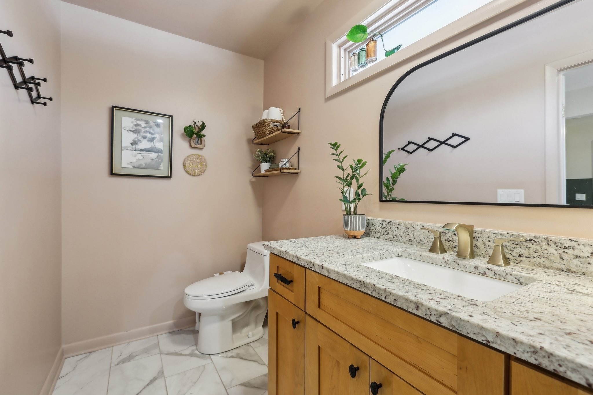 557 Whispering Hills Dr