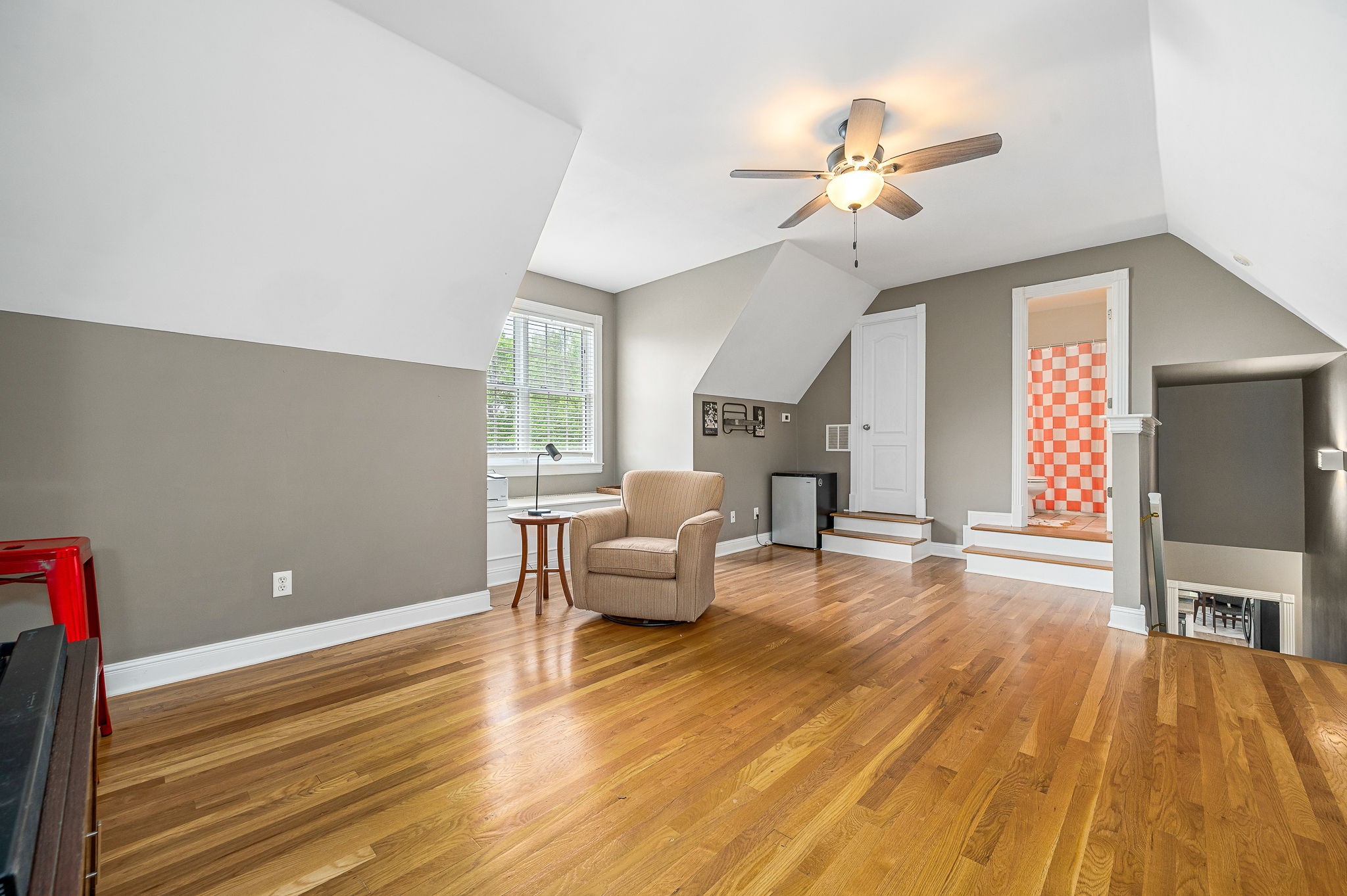 2710 Howell Dr