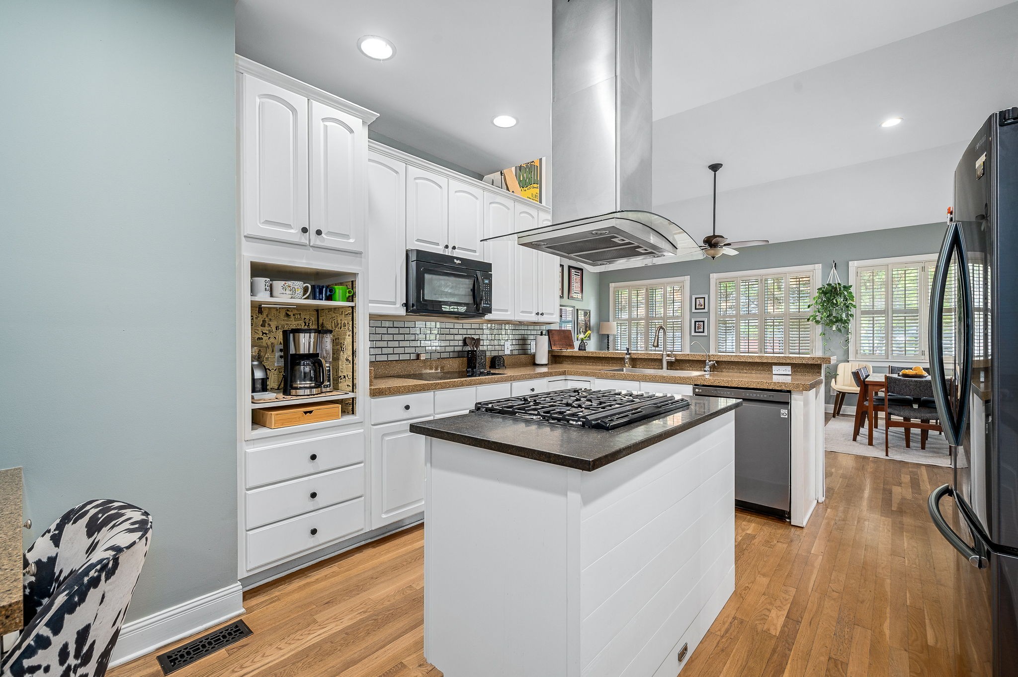 2710 Howell Dr