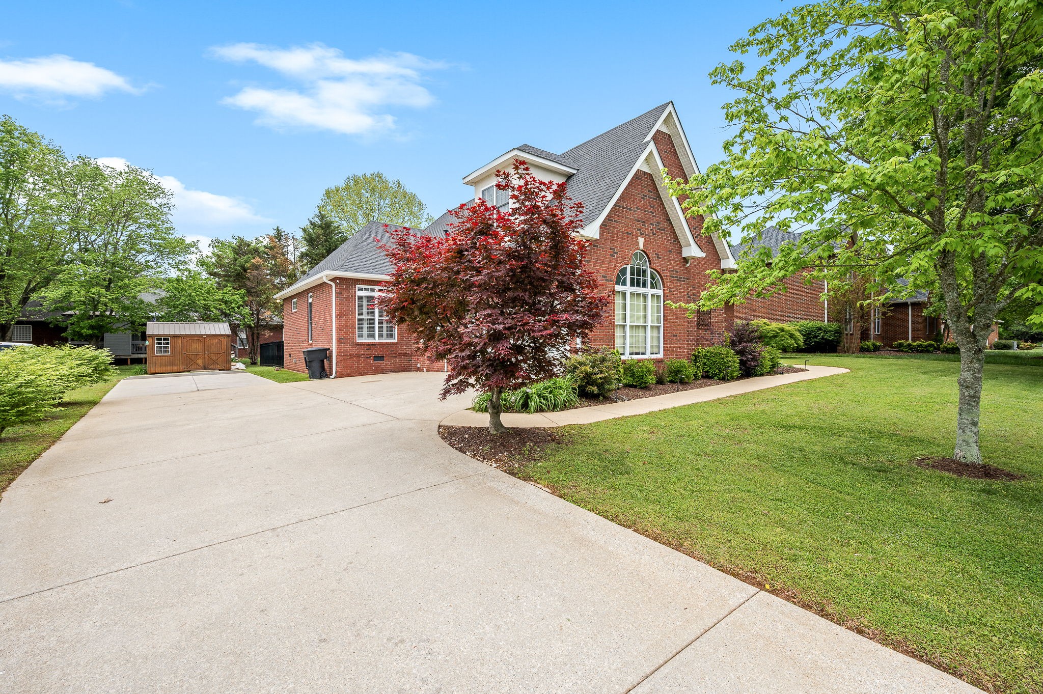 2710 Howell Dr