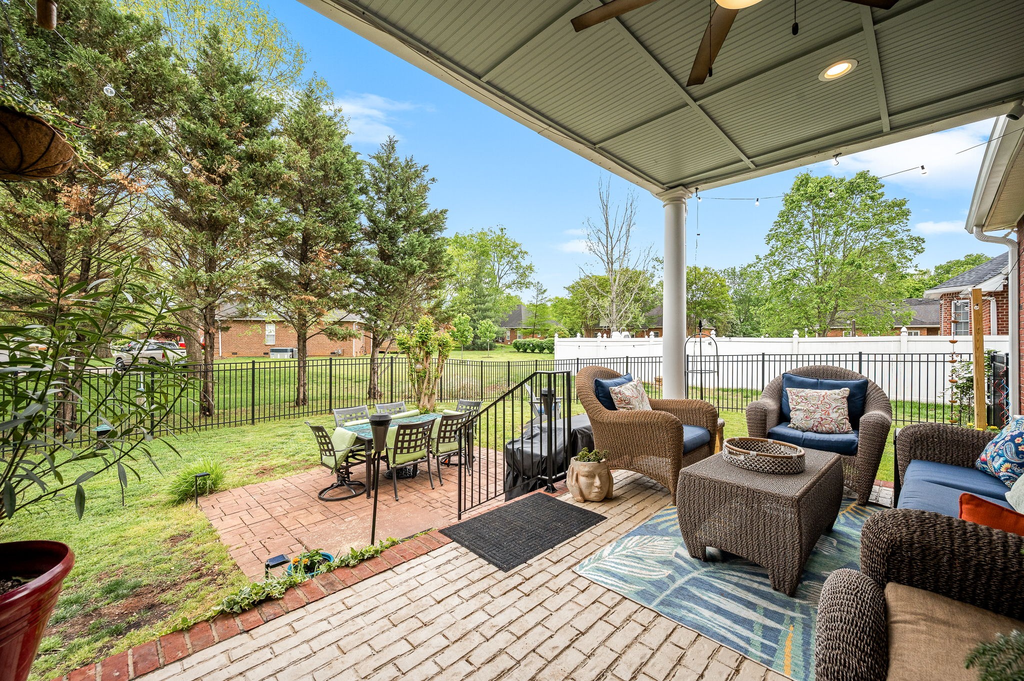 2710 Howell Dr