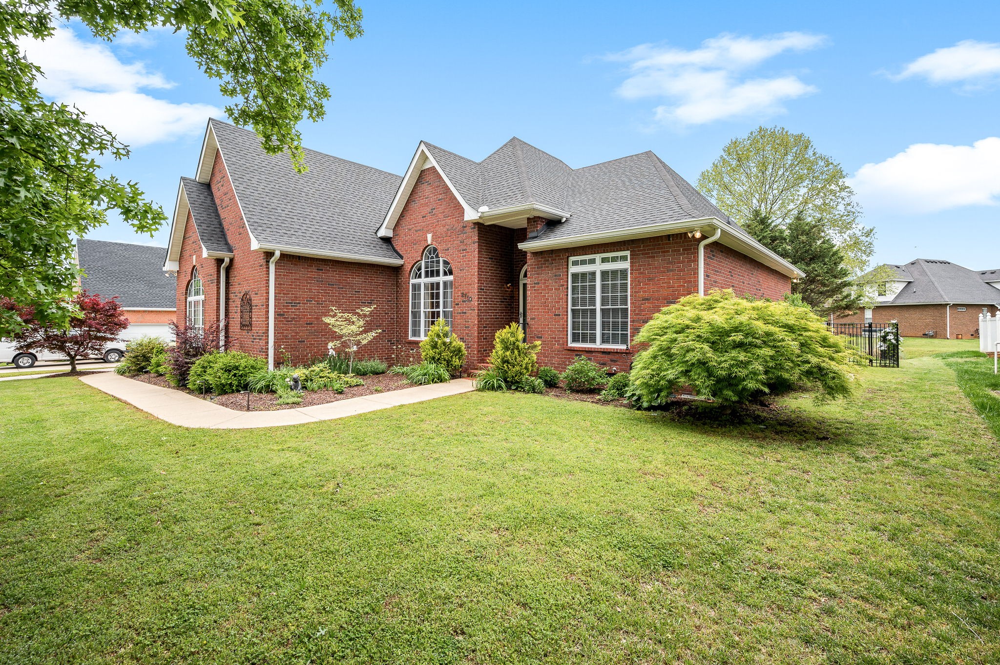 2710 Howell Dr