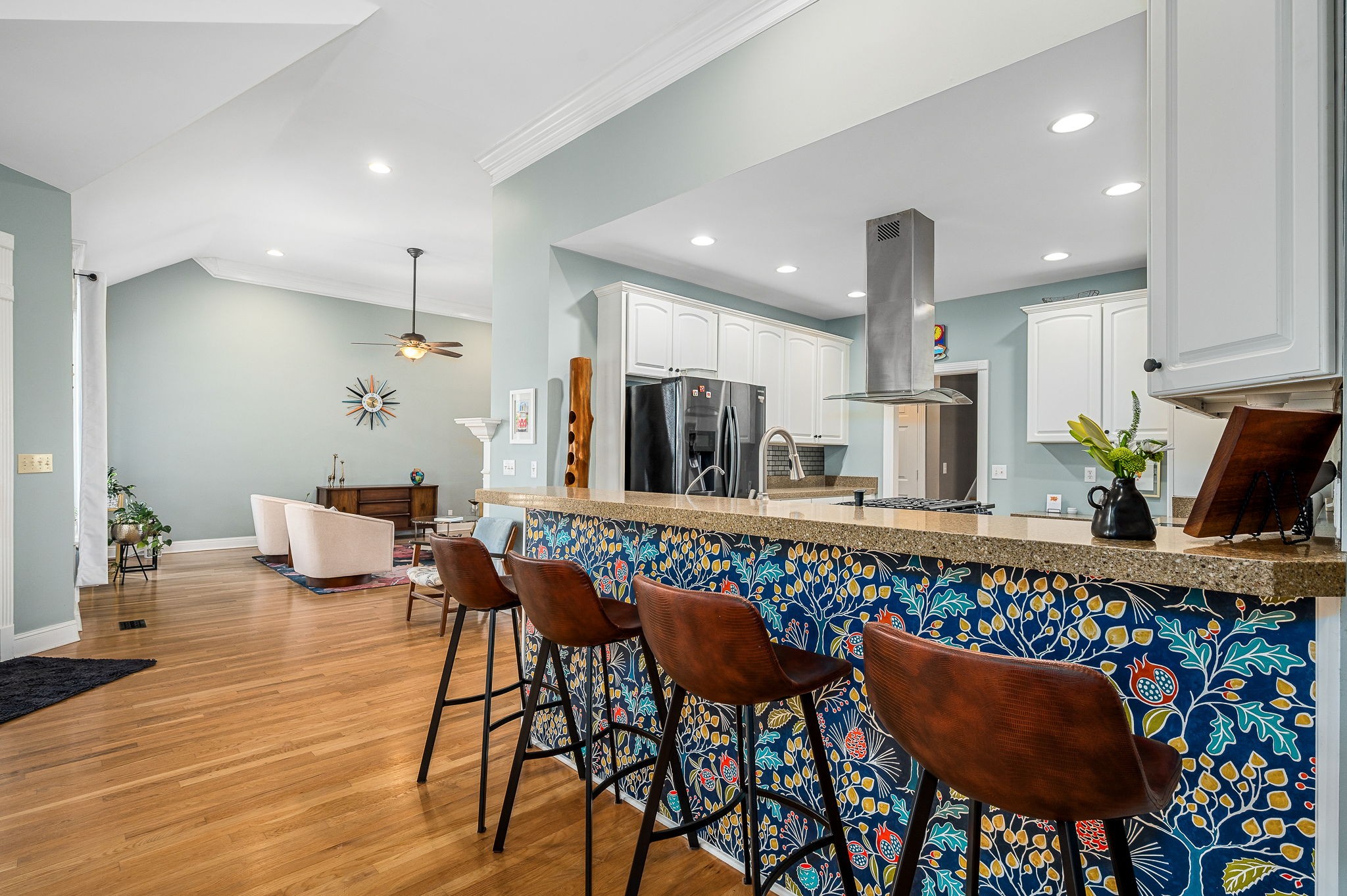2710 Howell Dr